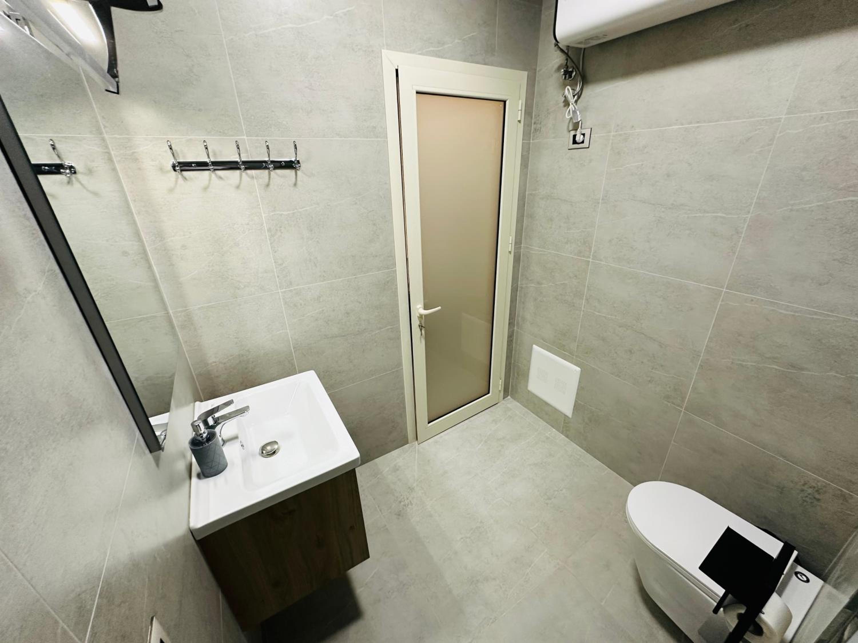 STAY-FIVE Modern Central Studios Self Check-in & Fast Wi-Fi