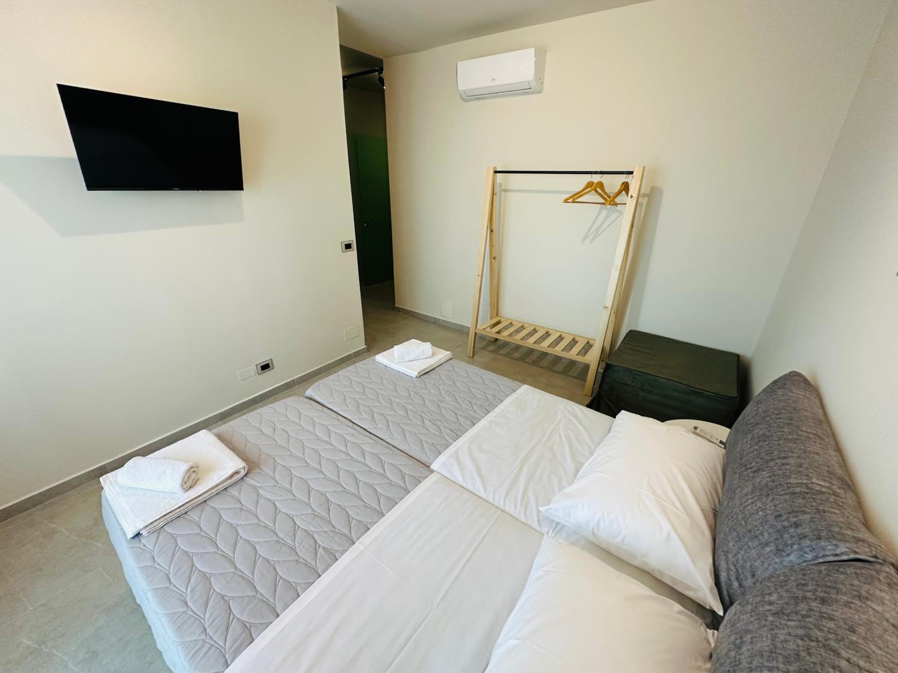 STAY-FIVE Modern Central Studios Self Check-in & Fast Wi-Fi