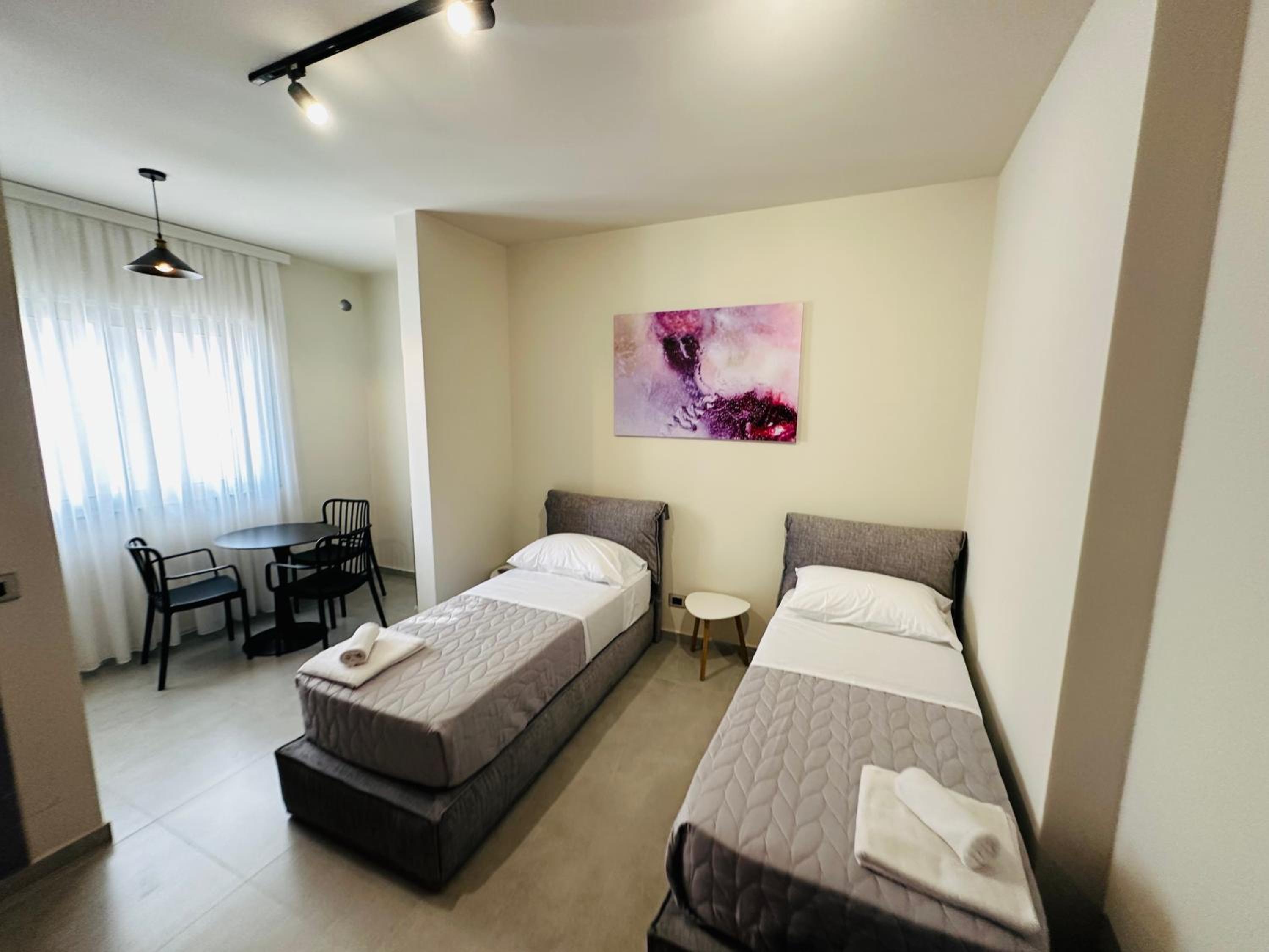 STAY-FIVE Modern Central Studios Self Check-in & Fast Wi-Fi