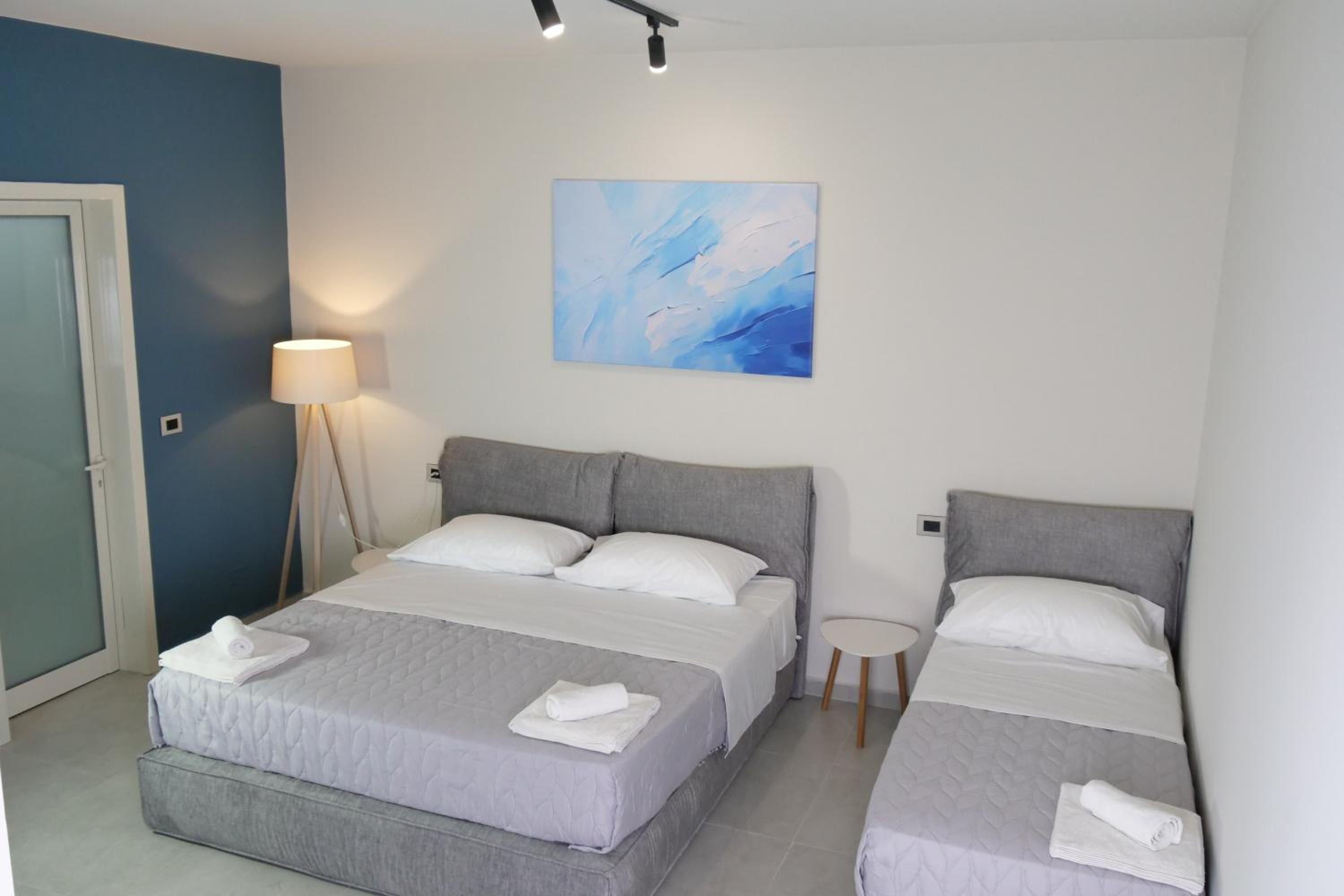 STAY-FIVE Modern Central Studios Self Check-in & Fast Wi-Fi