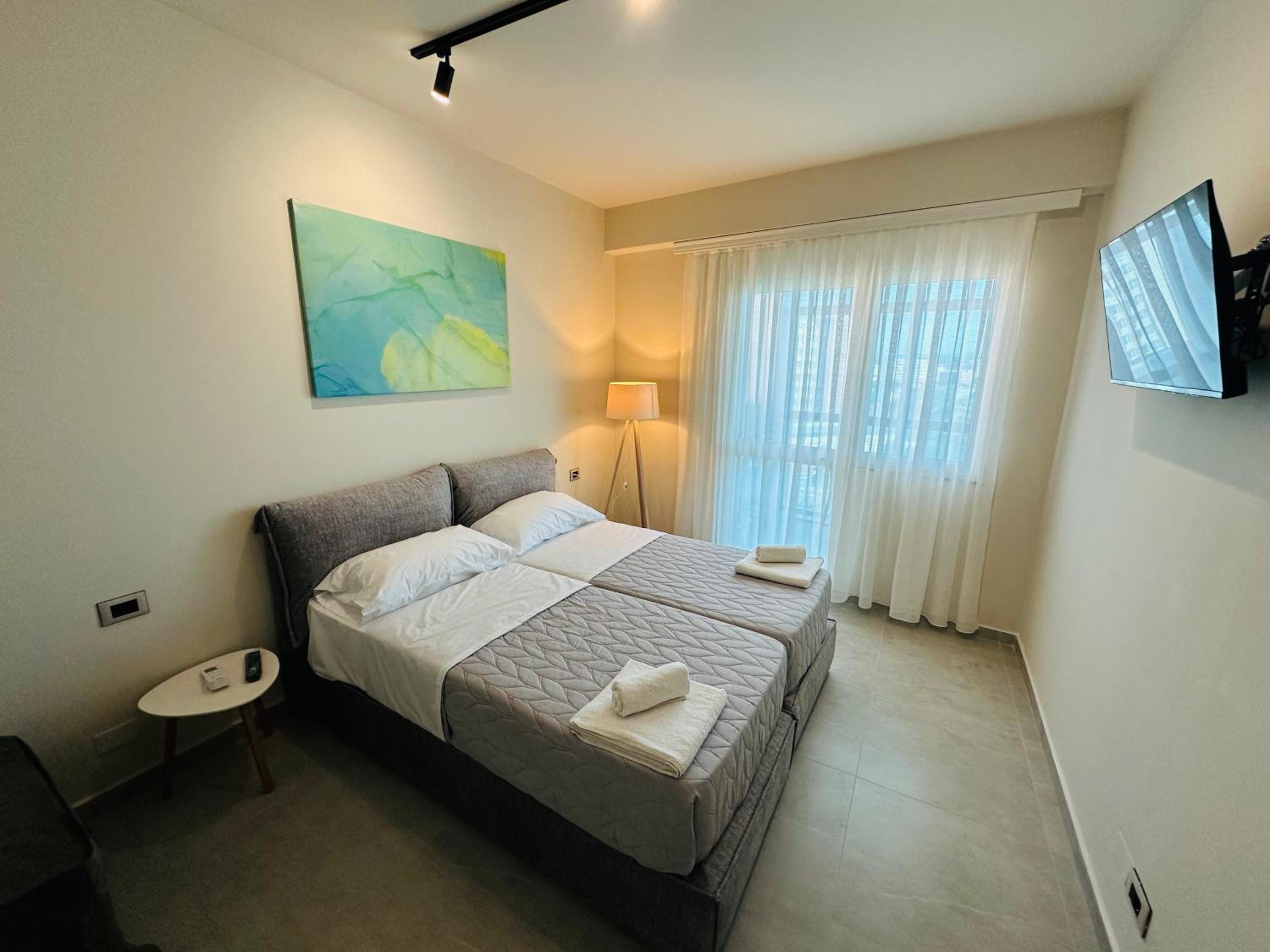STAY-FIVE Modern Central Studios Self Check-in & Fast Wi-Fi
