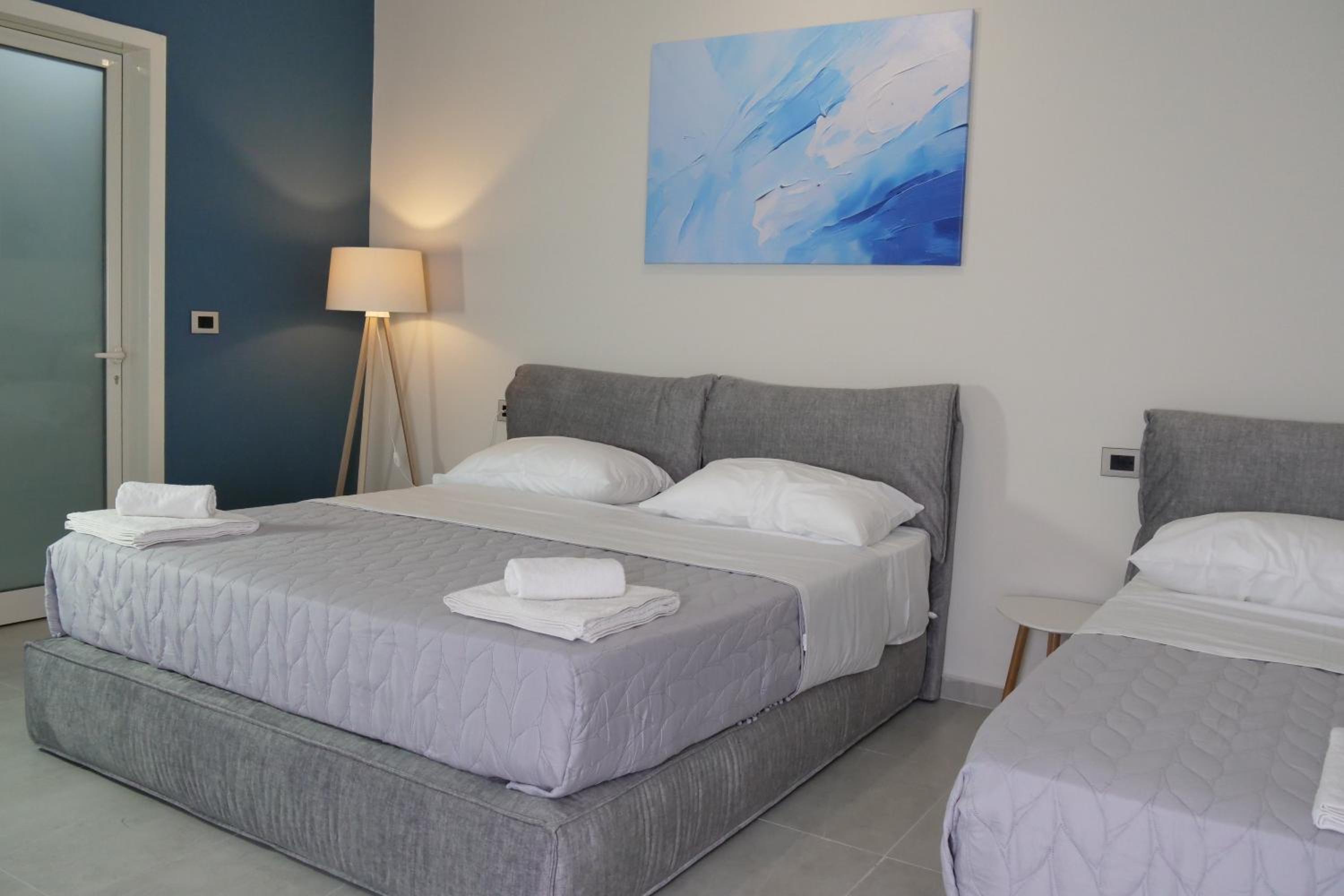 STAY-FIVE Modern Central Studios Self Check-in & Fast Wi-Fi