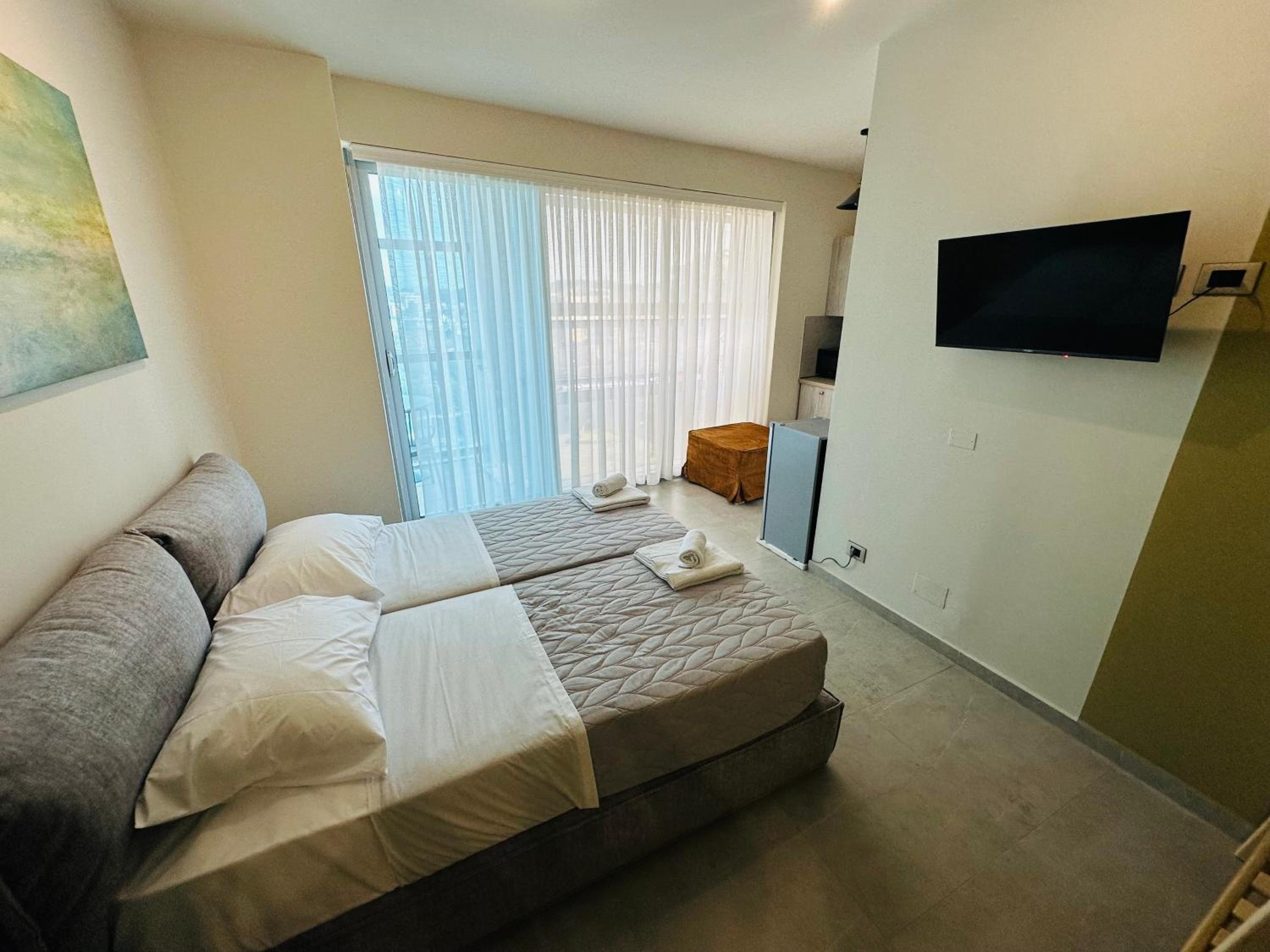 STAY-FIVE Modern Central Studios Self Check-in & Fast Wi-Fi