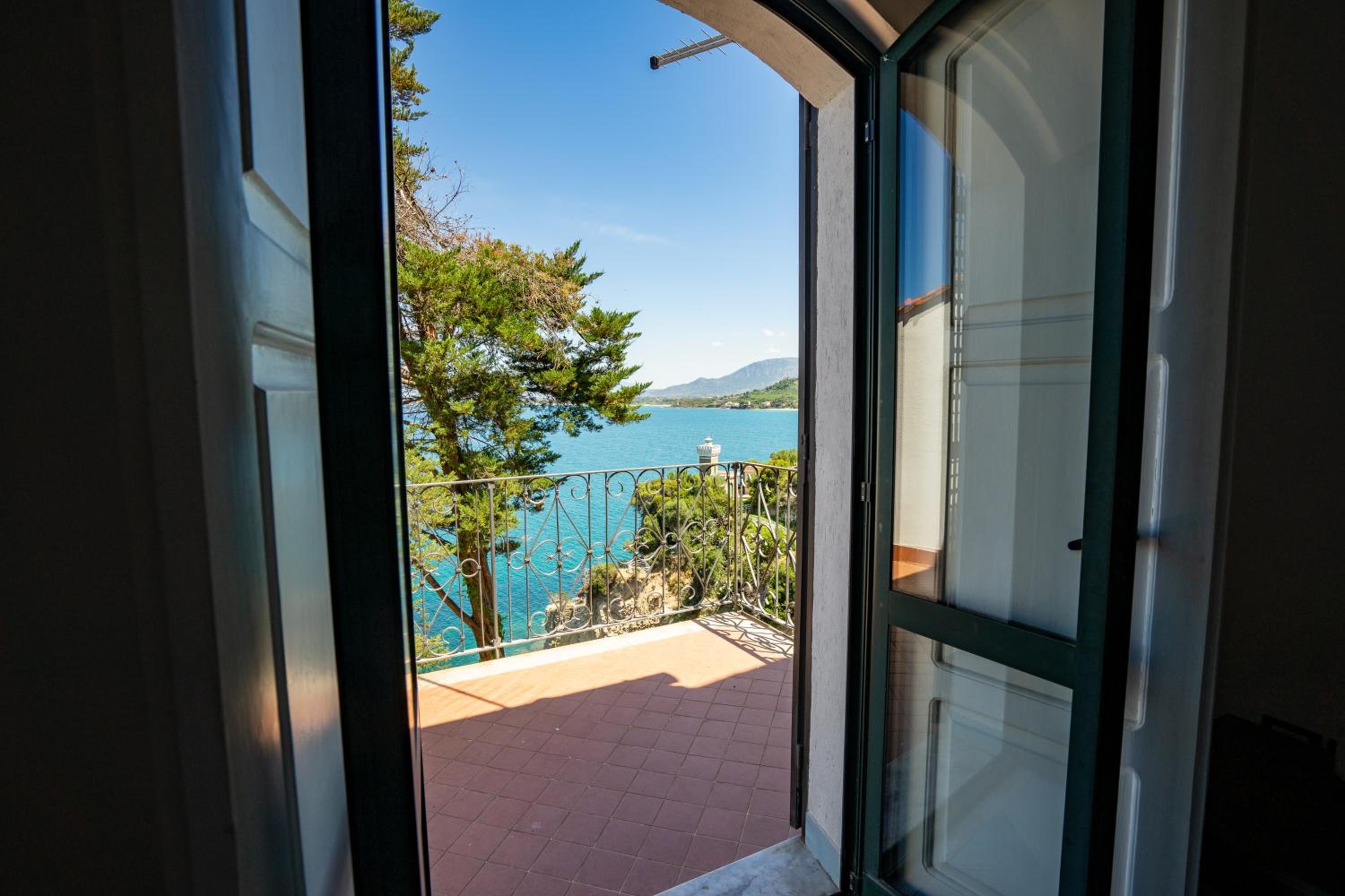 Lighthouse View Villa with Sea View Terrace and Garden