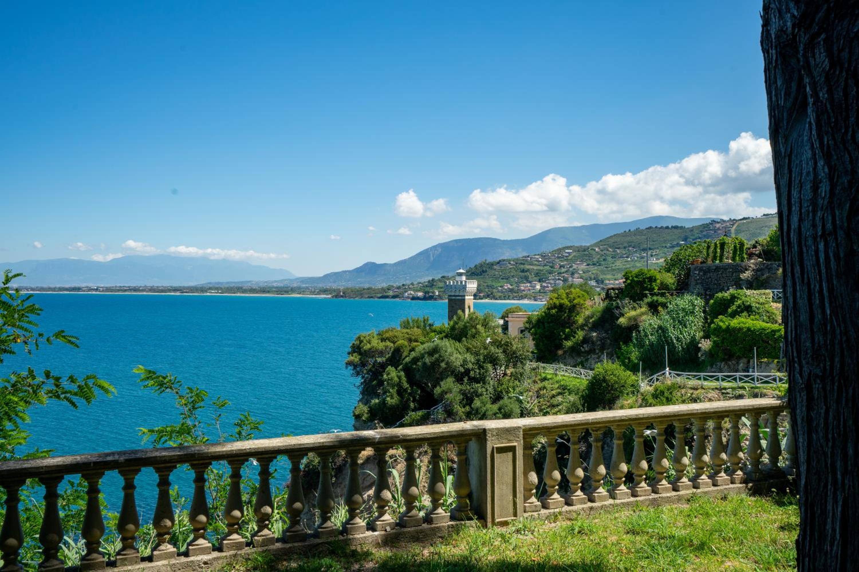Lighthouse View Villa with Sea View Terrace and Garden
