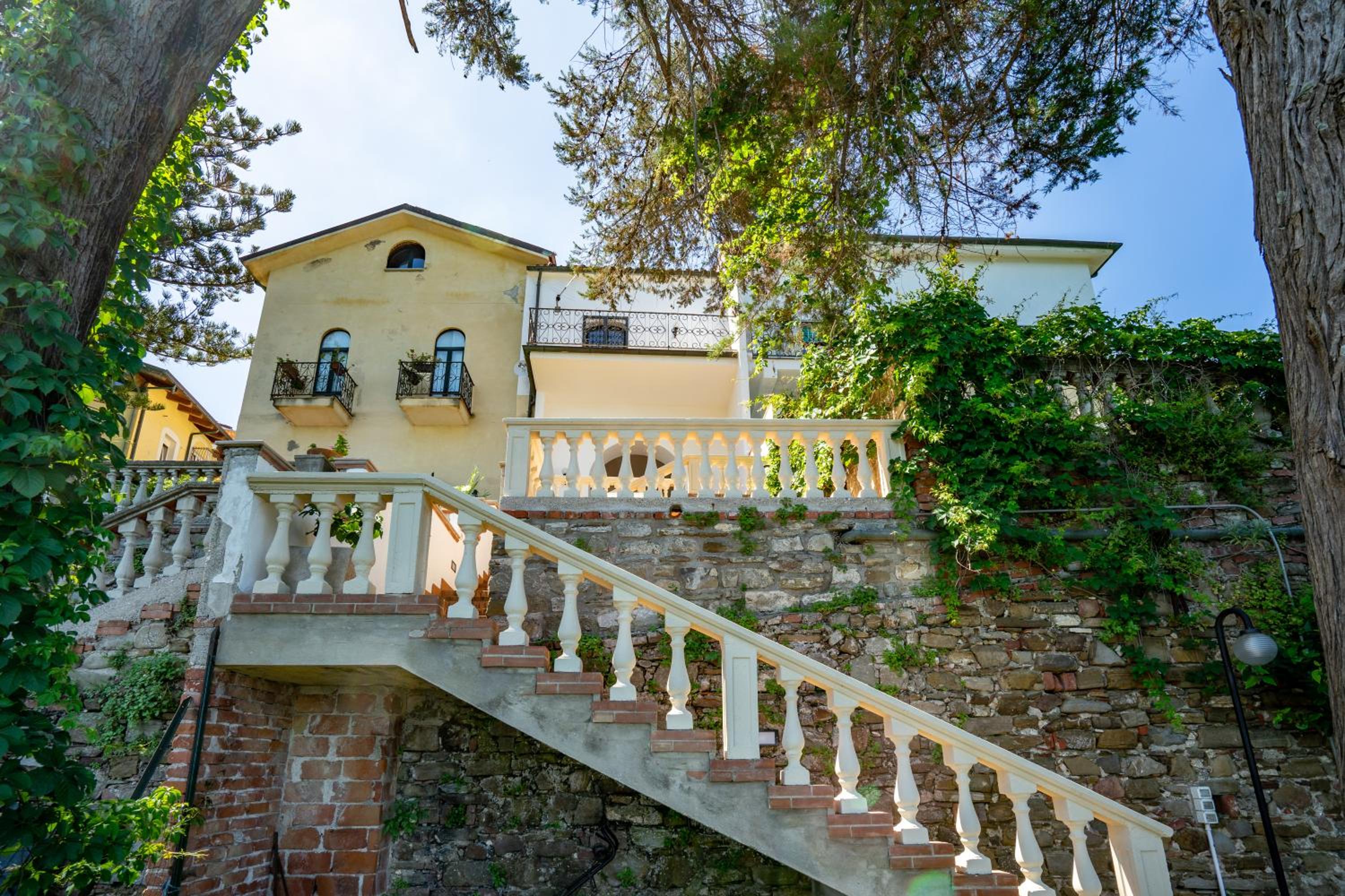 Lighthouse View Villa with Sea View Terrace and Garden