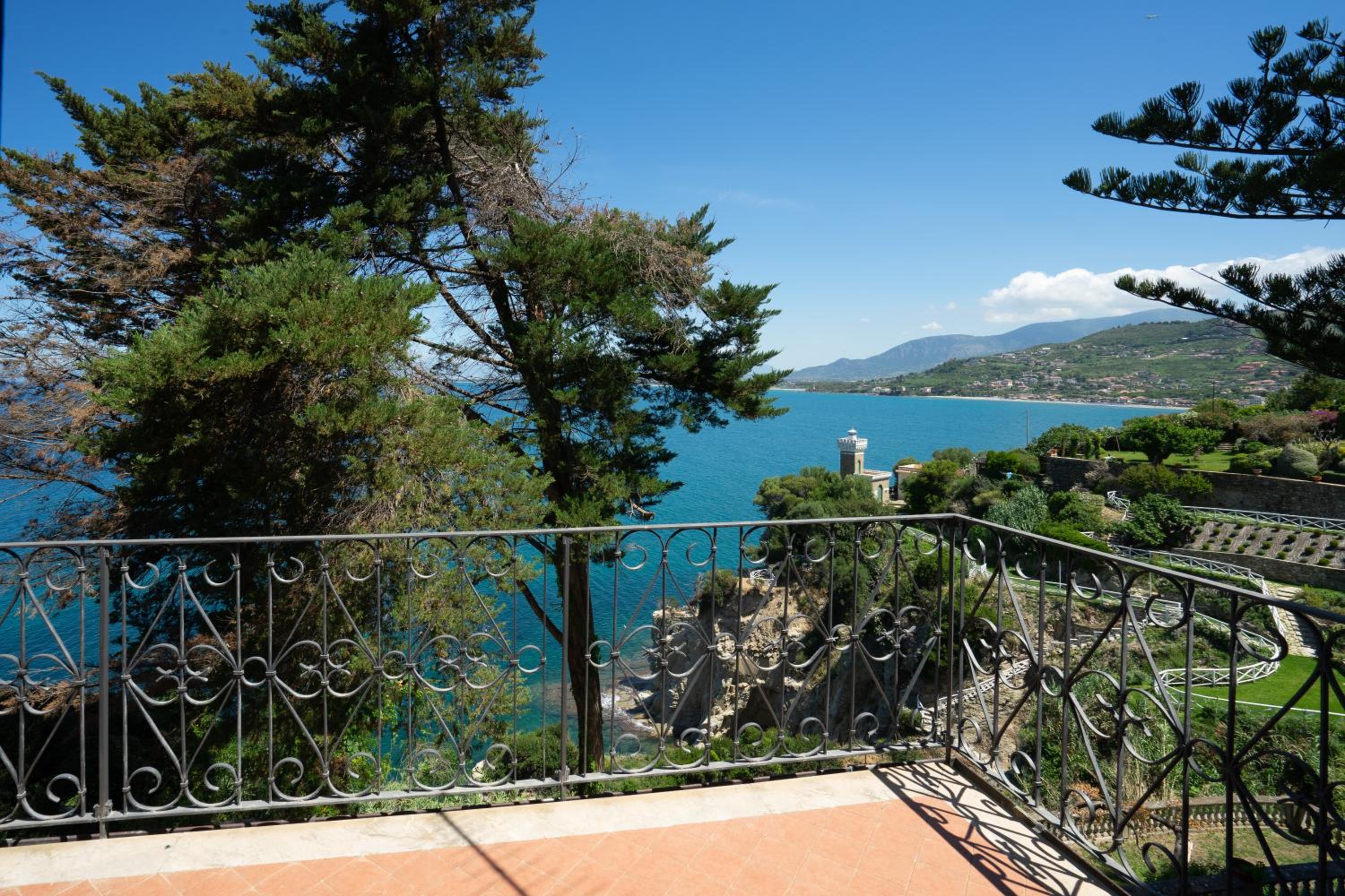 Lighthouse View Villa with Sea View Terrace and Garden