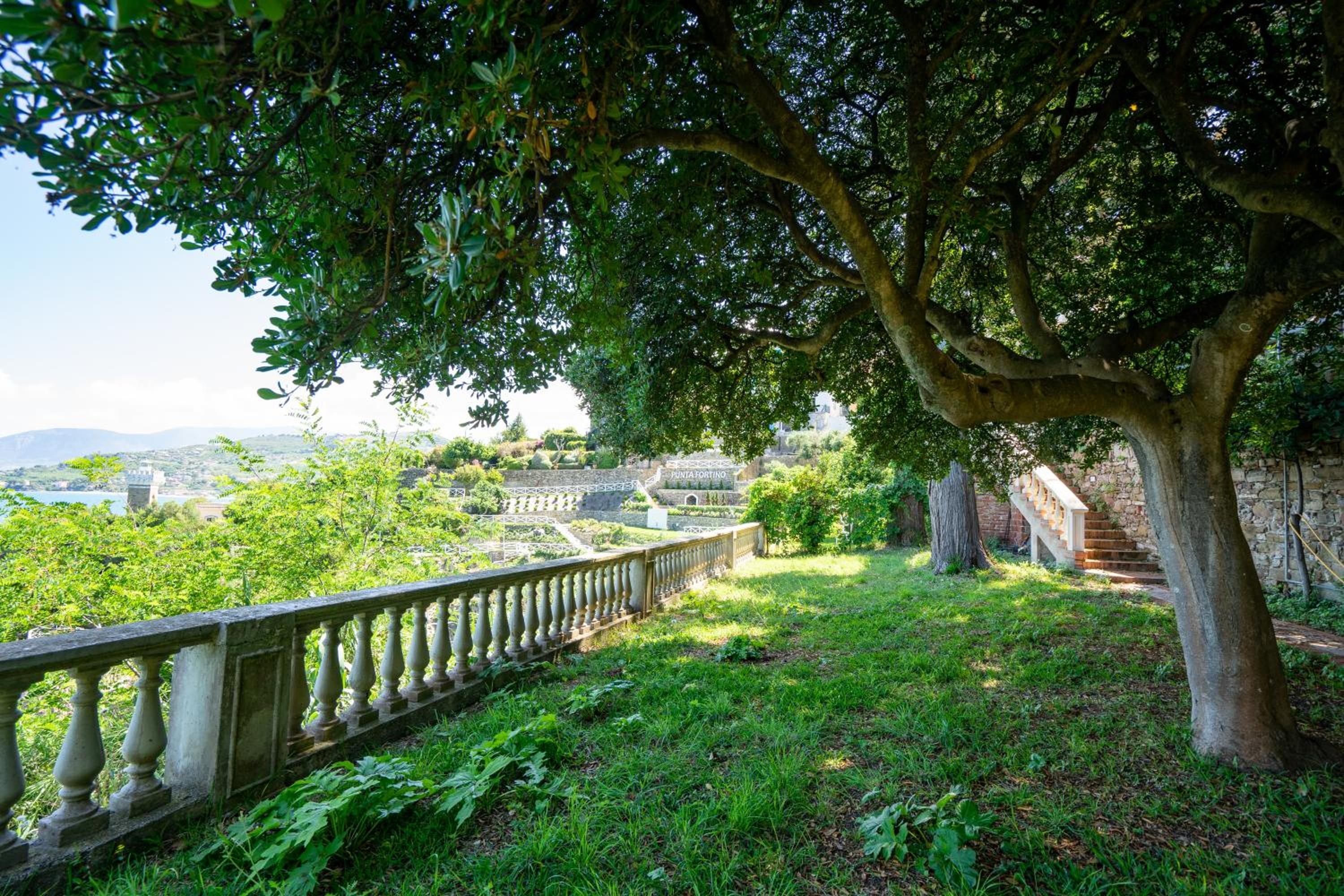 Lighthouse View Villa with Sea View Terrace and Garden