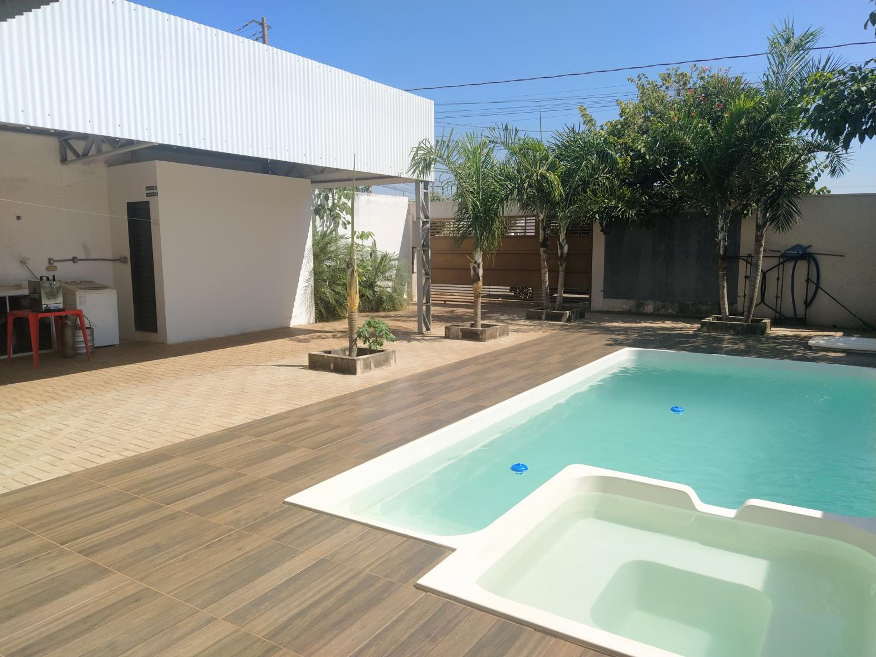 Check-in AUTÔNOMO e Privacidade em Hidro, piscina, casa, garagem até 2, até 3 quartos e 3 ar, 2 banheiros, churrasqueira, máquina de lavar roupas, roupa de
