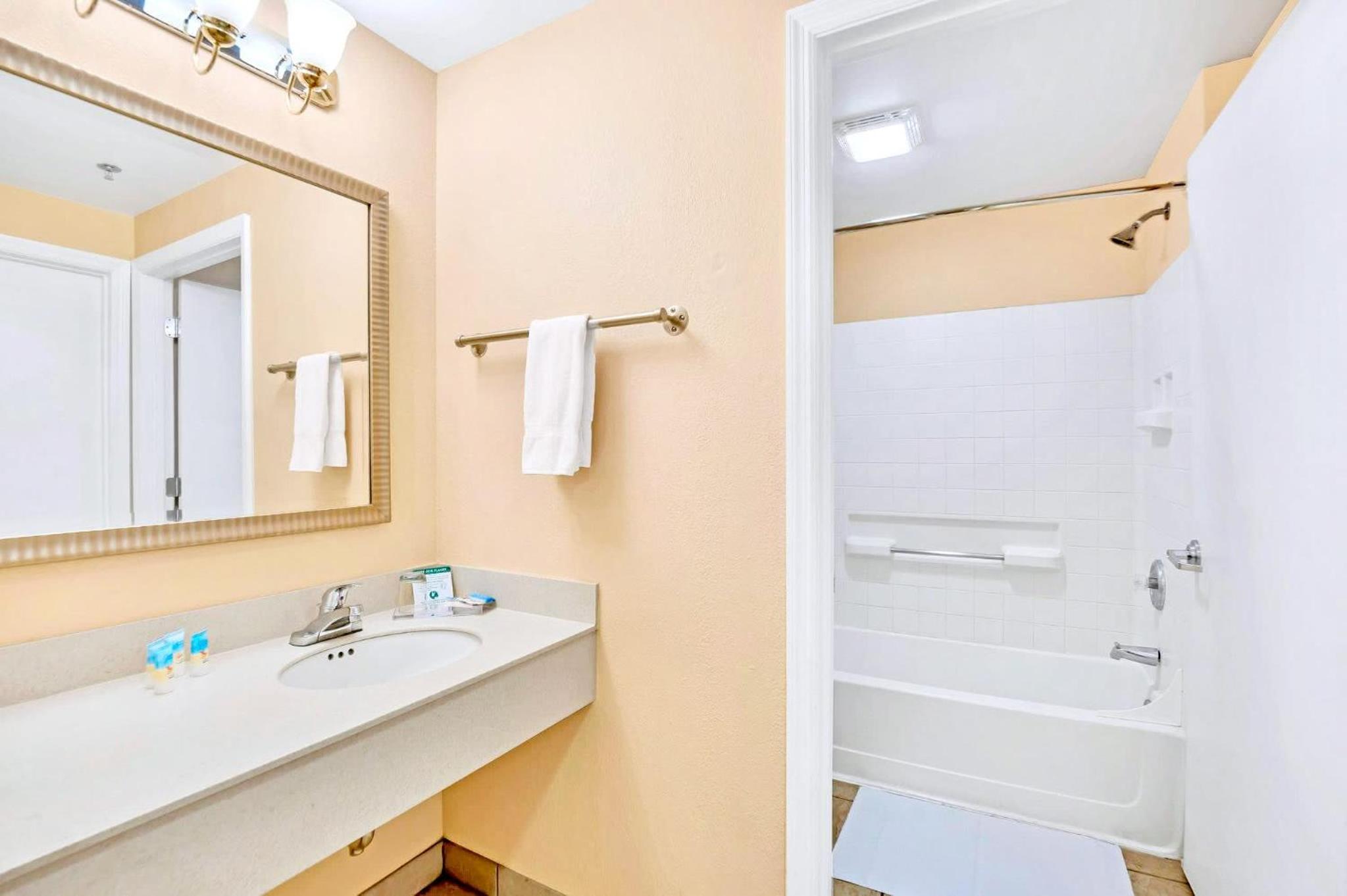 Near Disney 1BR Condo unit - Pool HT