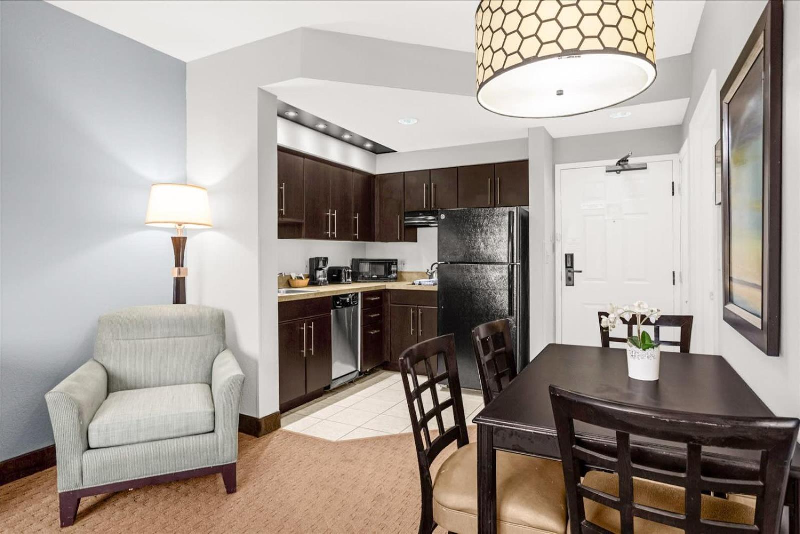 Condo 1BR Near Disney- Pool and Hot Tub