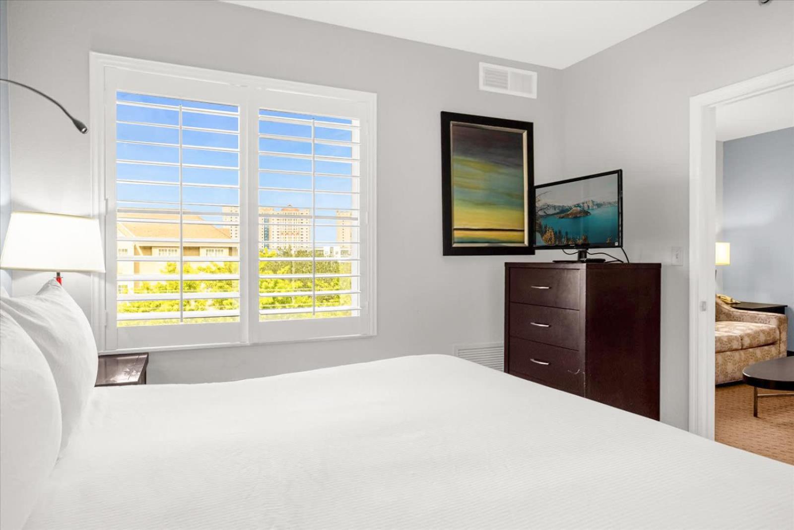 Condo 1BR Near Disney- Pool and Hot Tub