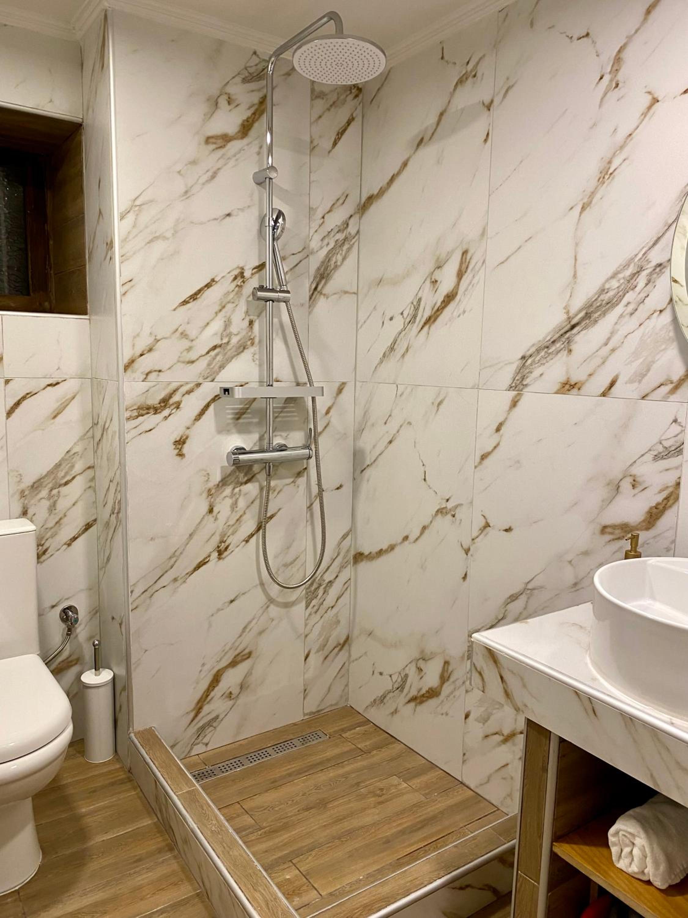 Oneiropetra Luxury House