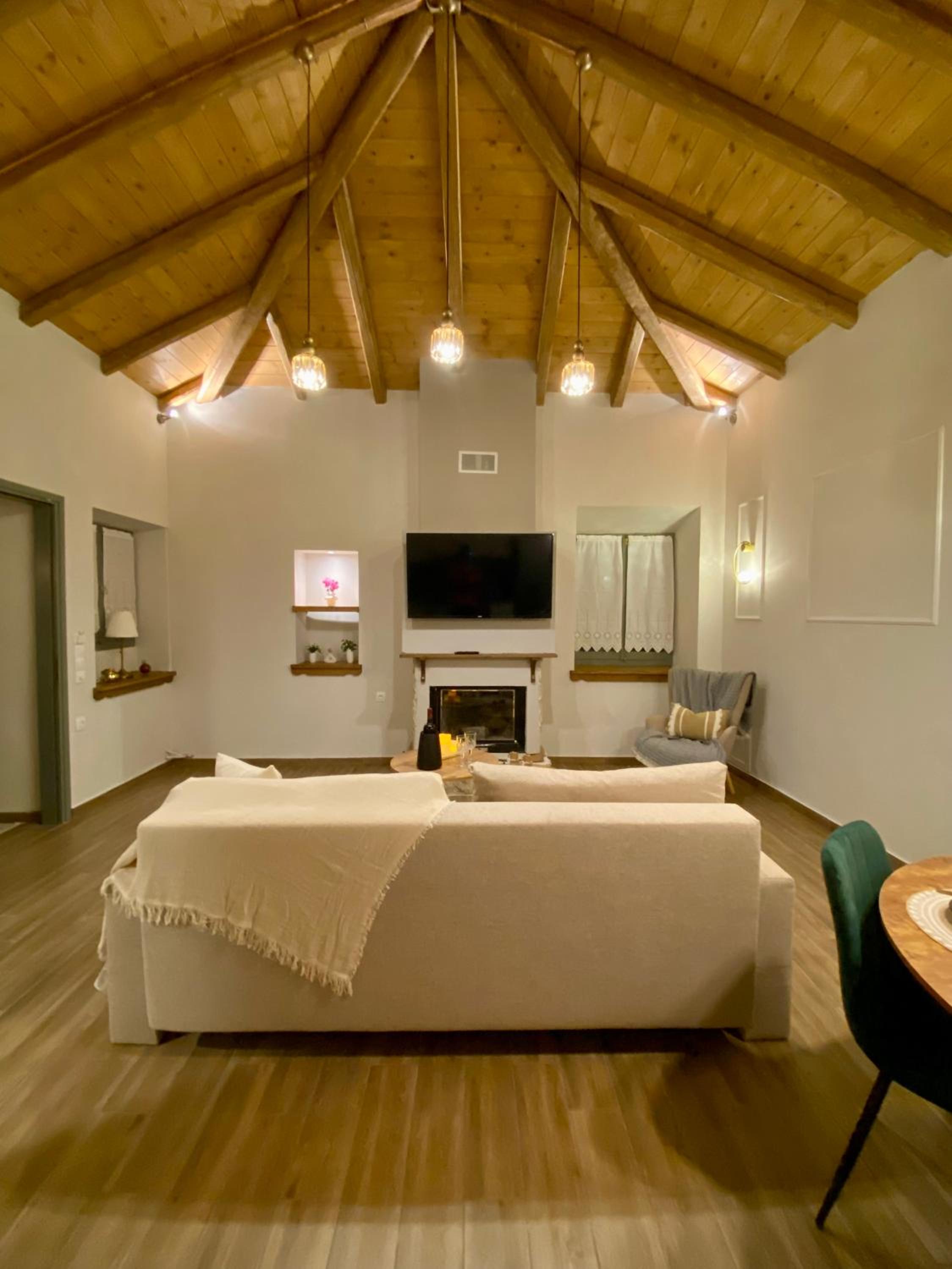 Oneiropetra Luxury House