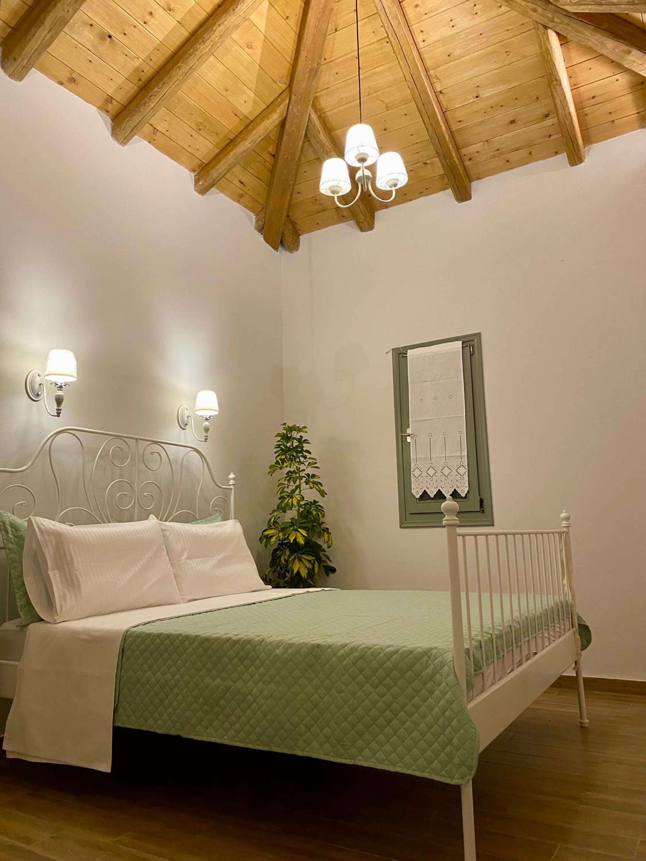 Oneiropetra Luxury House
