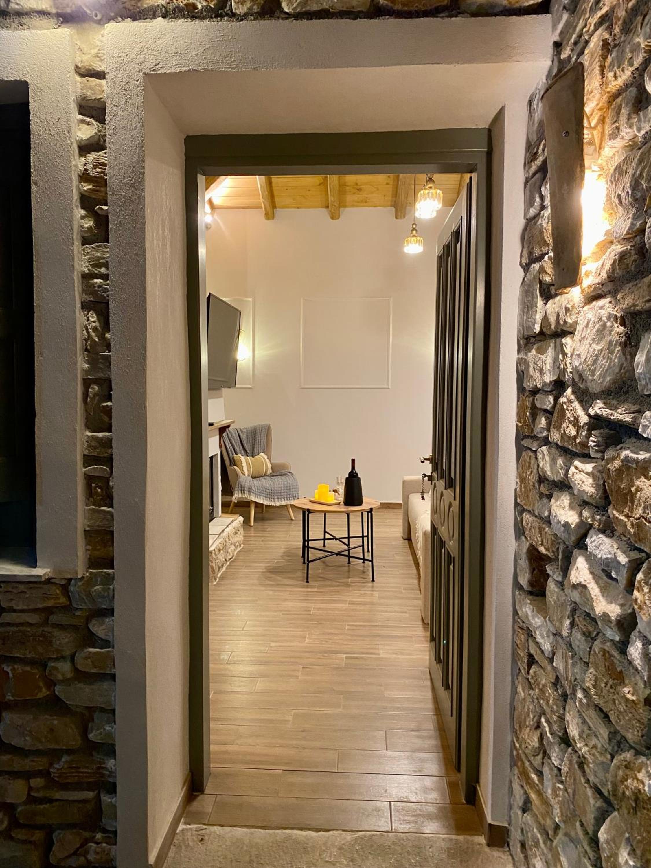 Oneiropetra Luxury House