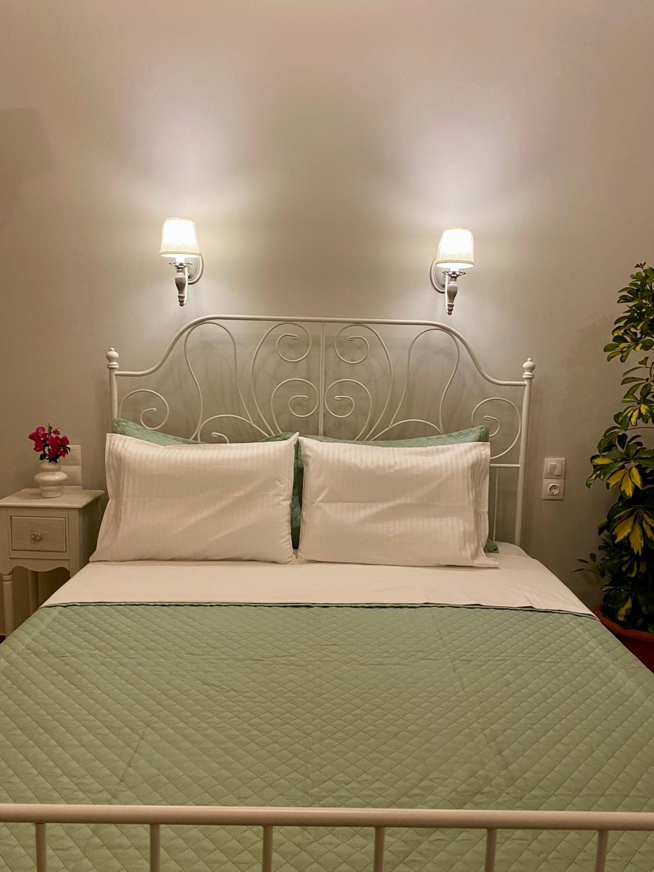 Oneiropetra Luxury House
