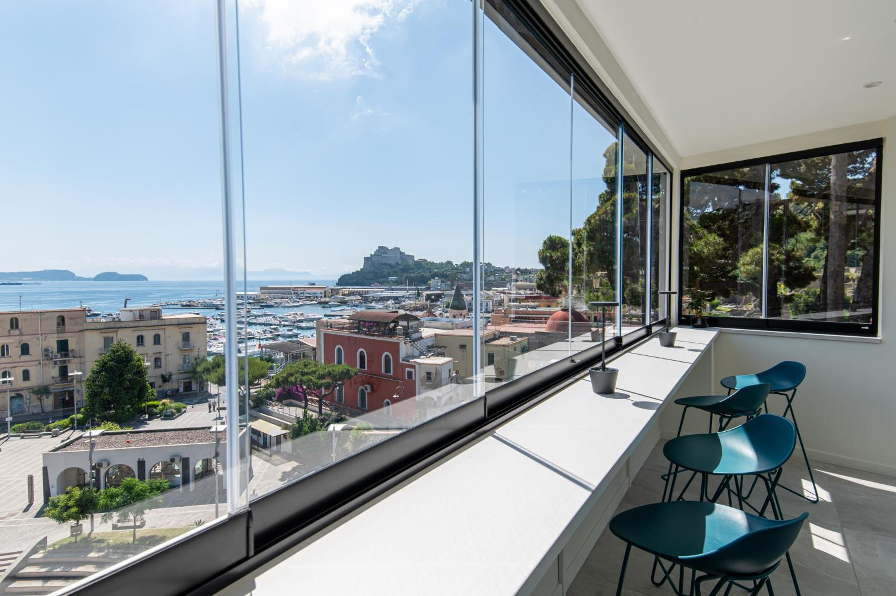 Domus Diana en Bacoli — balance & terrace