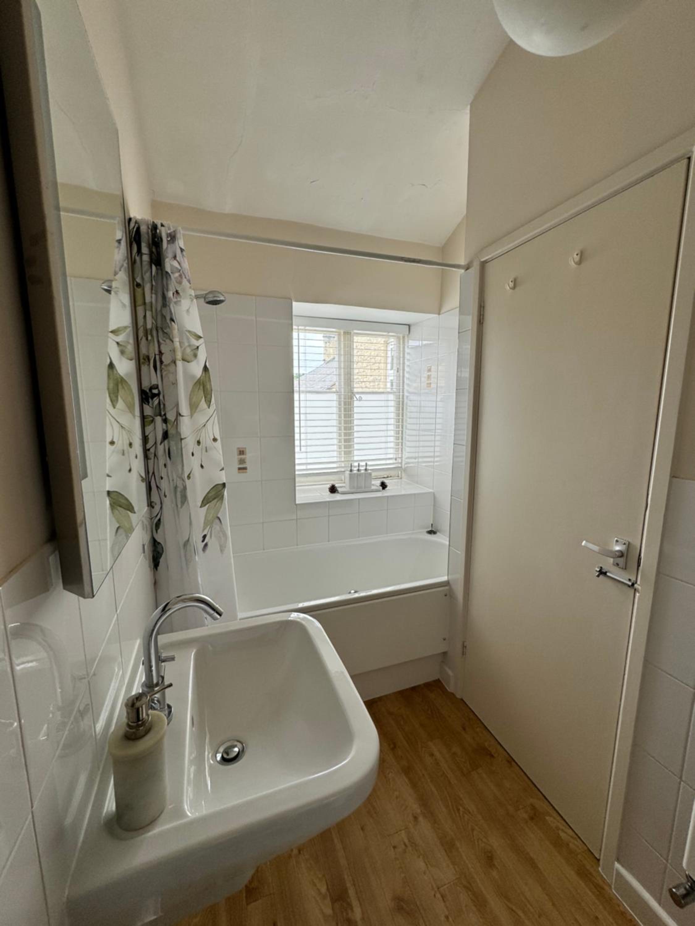 Cupcake Cottage: Quintessential Cotswold Cottage