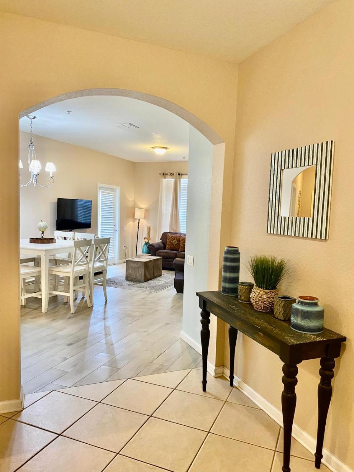 Universal Studios Area Apartment