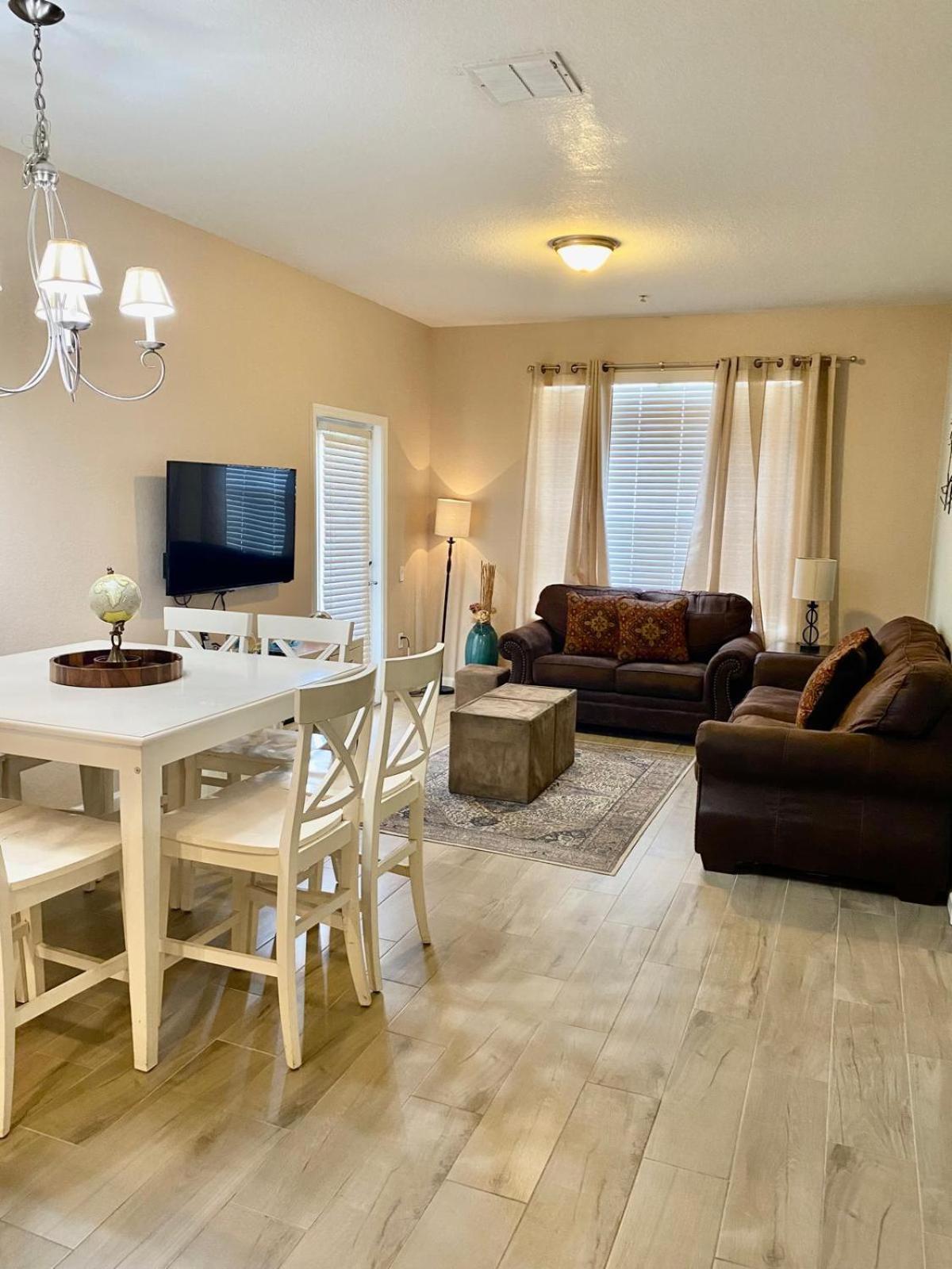 Universal Studios Area Apartment