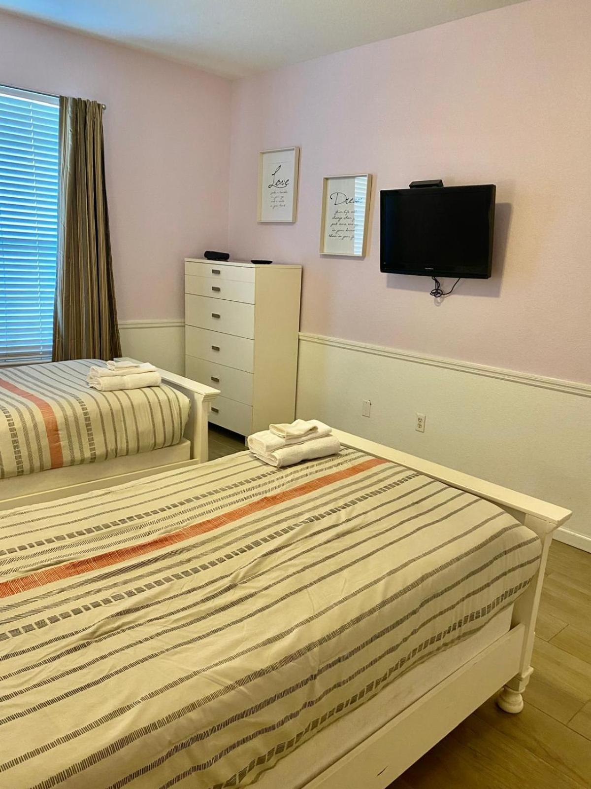 Universal Studios Area Apartment