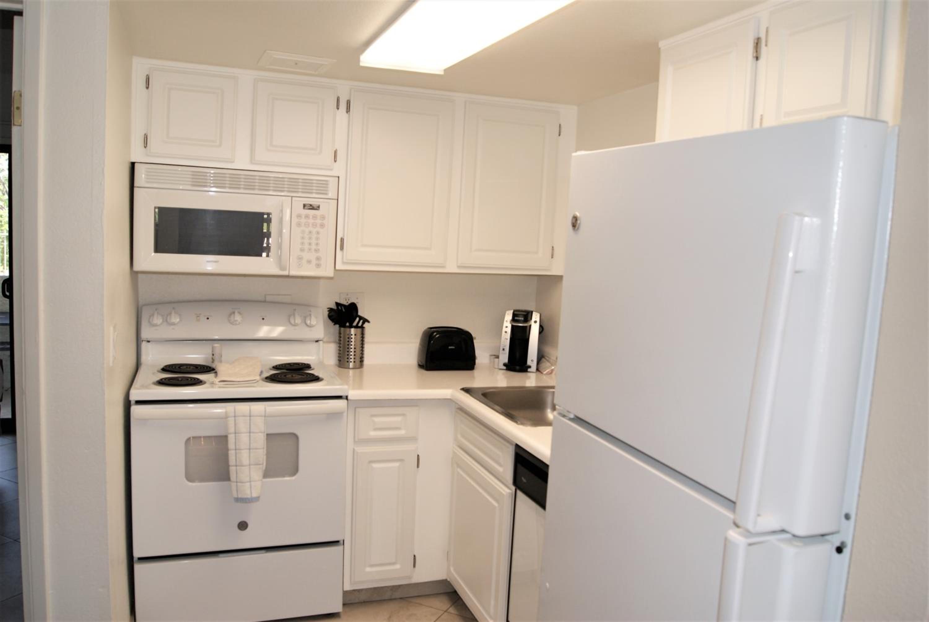 133 Fully Furnished, amenities galore view 4