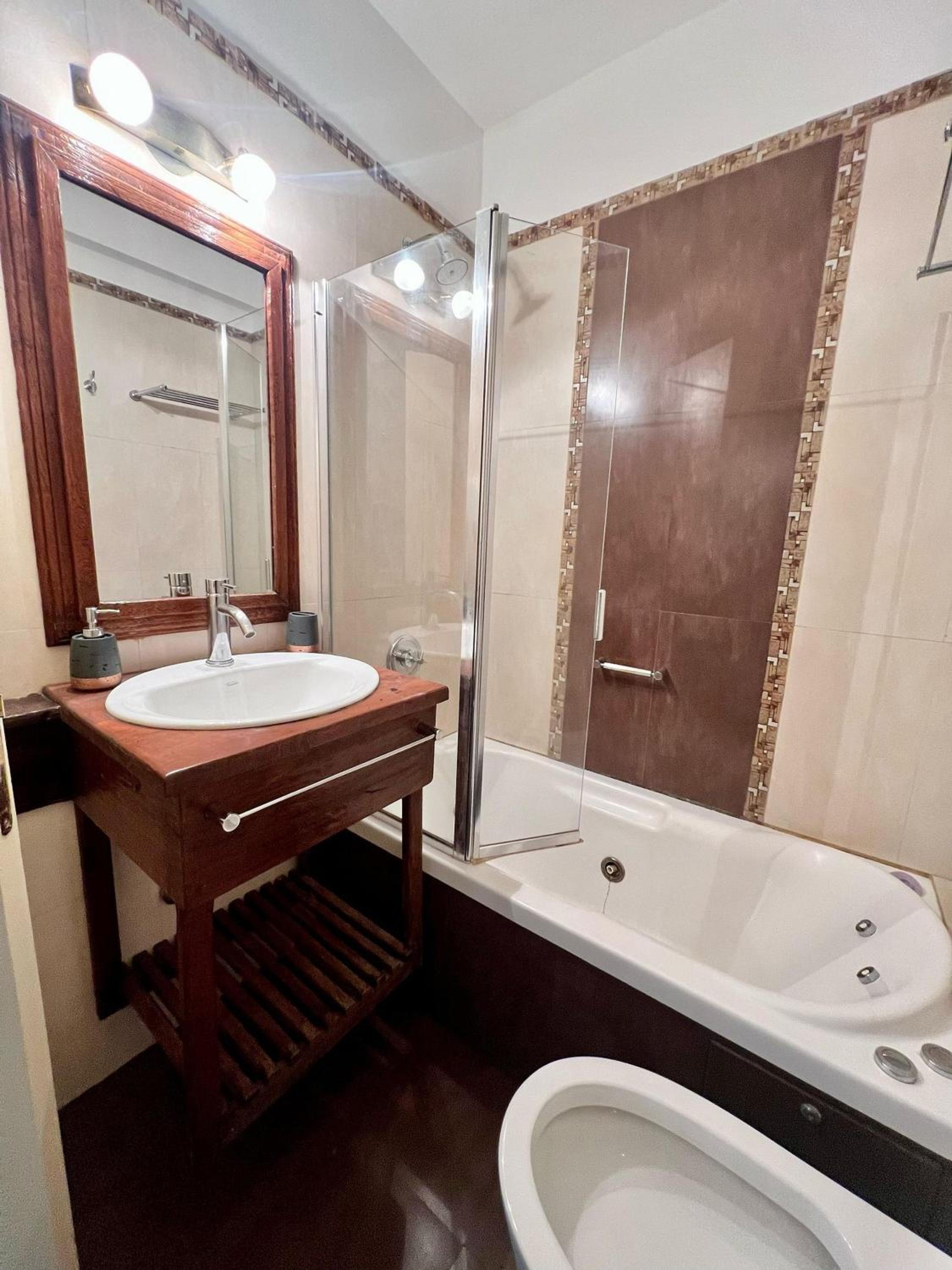 Viejo Lobo - Aunaisin apartamento sobre calle principal