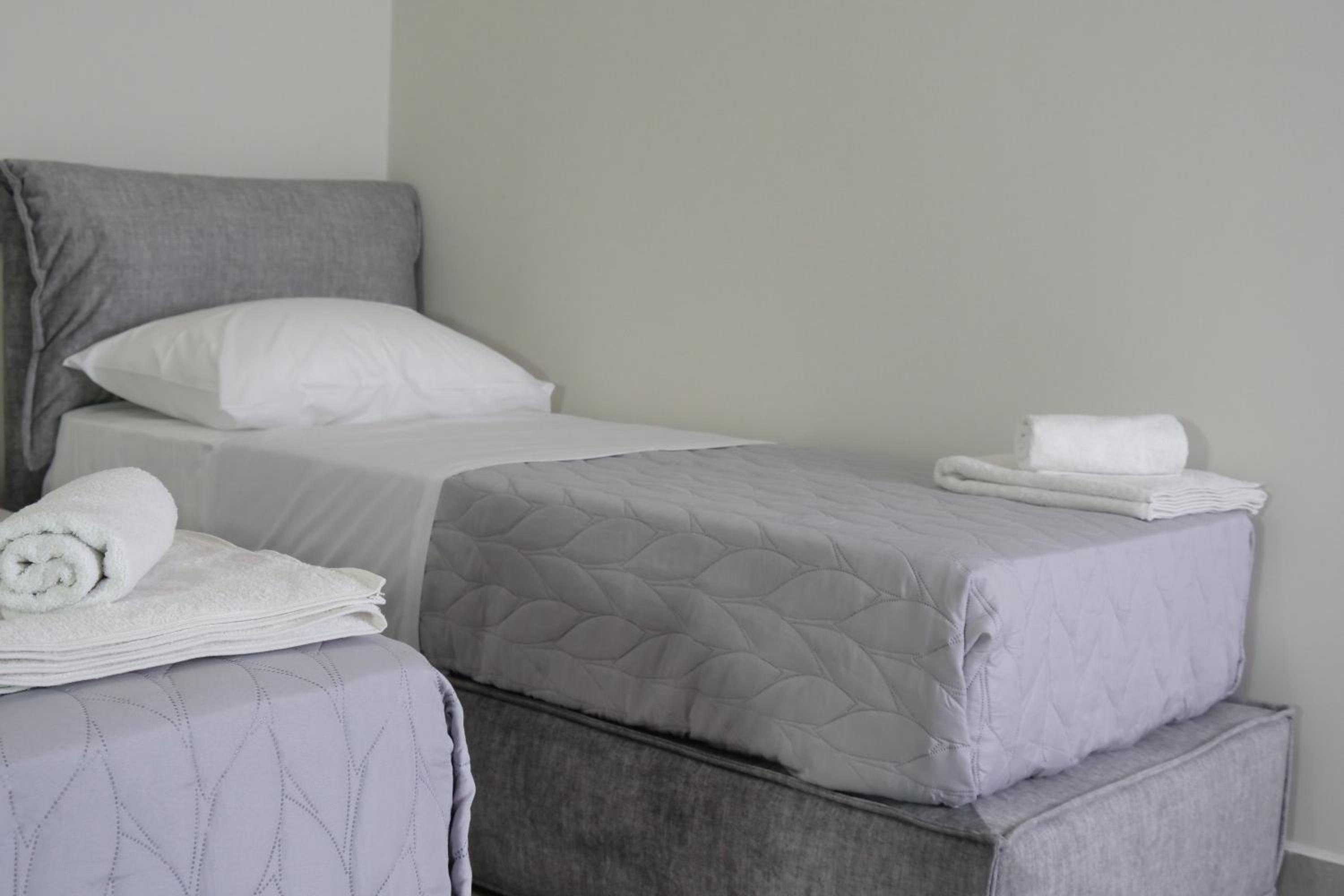 STAY-FIVE Modern Central Studios Self Check-in & Fast Wi-Fi