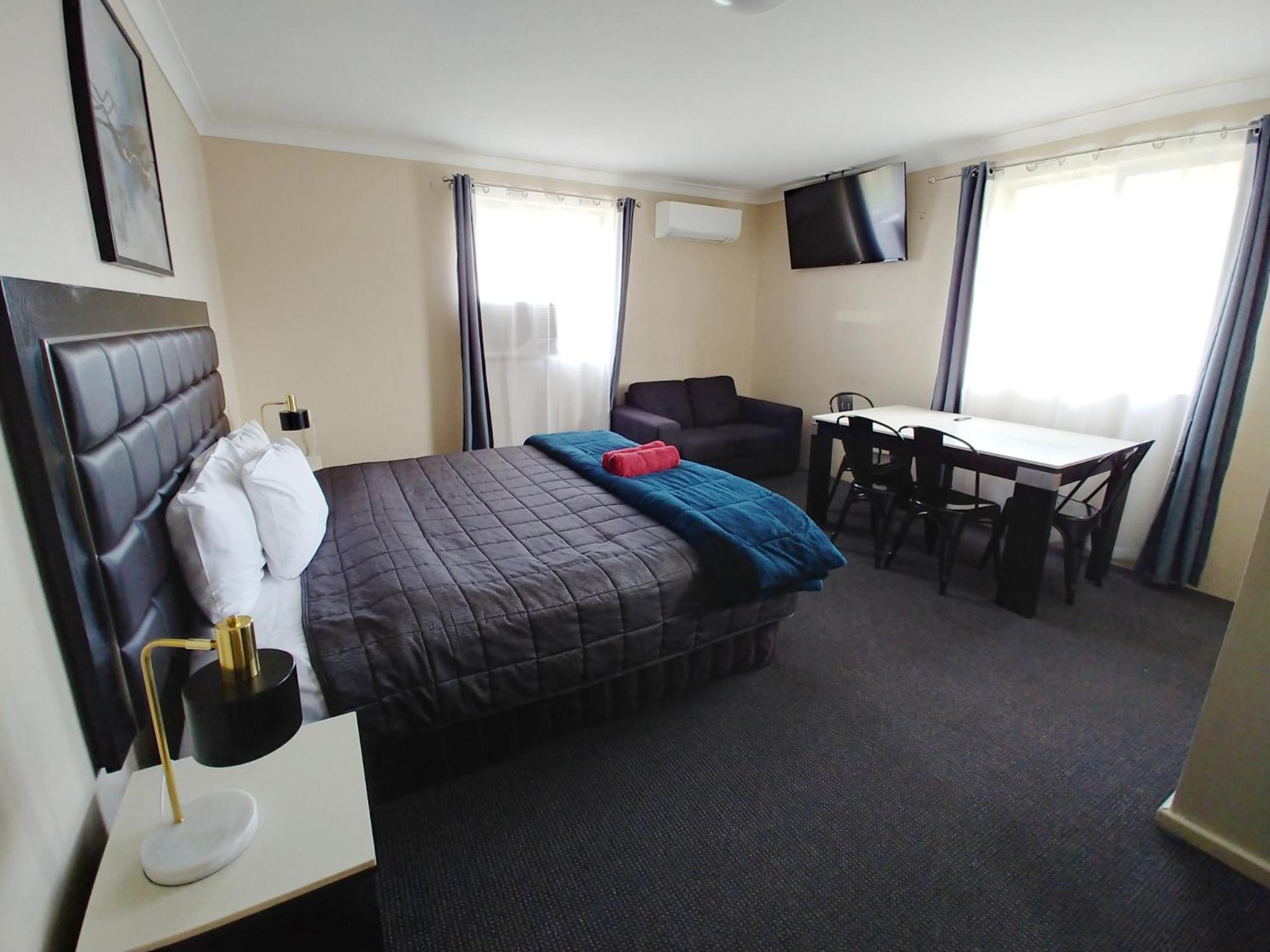 Almond Inn Motel