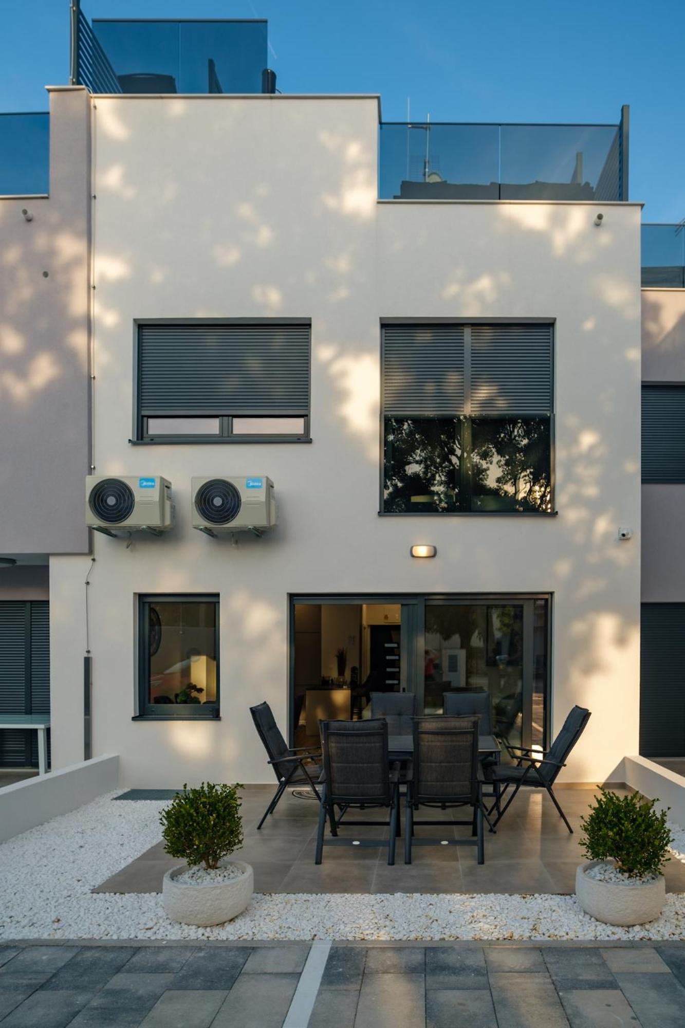 Hotel Blue Sky Vodice-Villa G M - Image 1