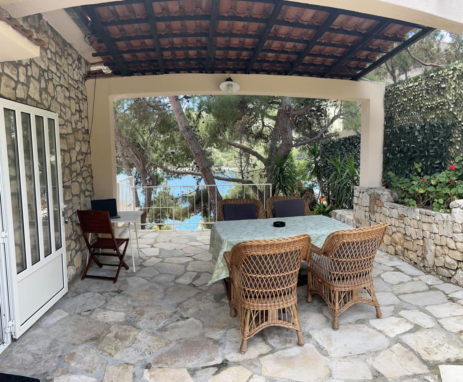 Seaview Shadow House