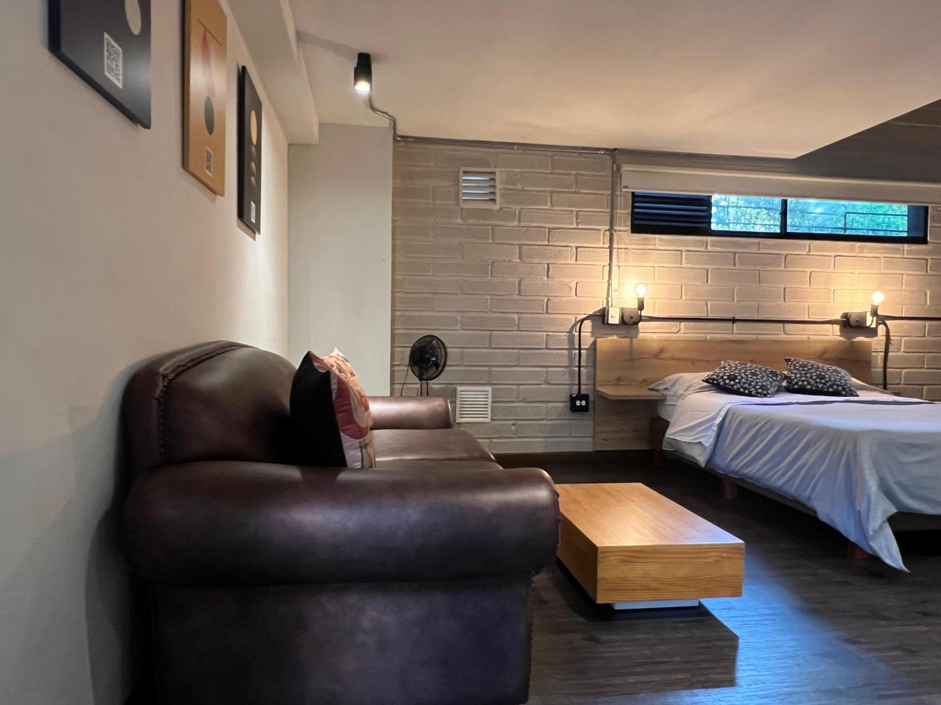 FRN101 Cozy loft located in a popular in Poblado By Roots Rentals