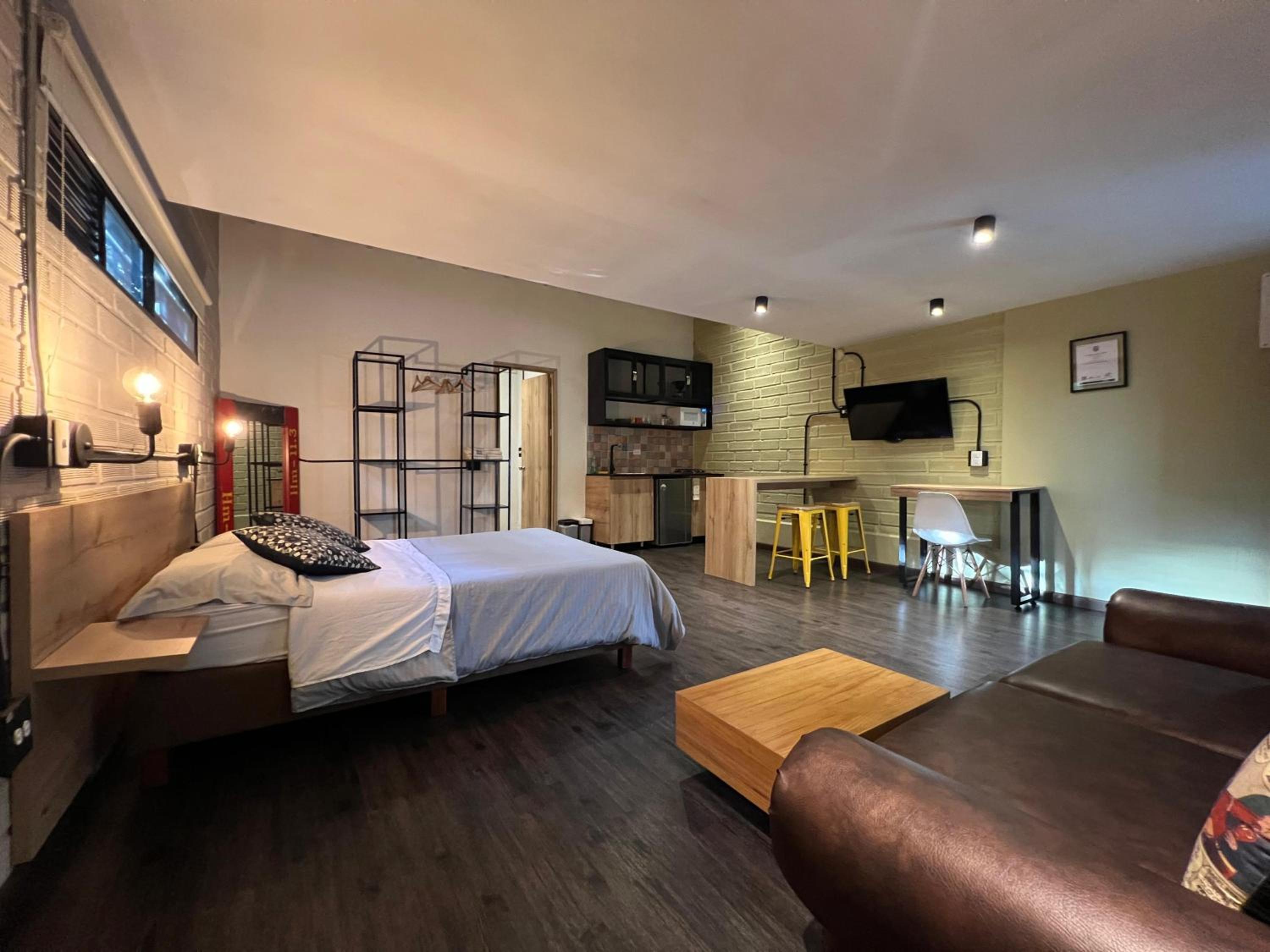 FRN101 Cozy loft located in a popular in Poblado By Roots Rentals