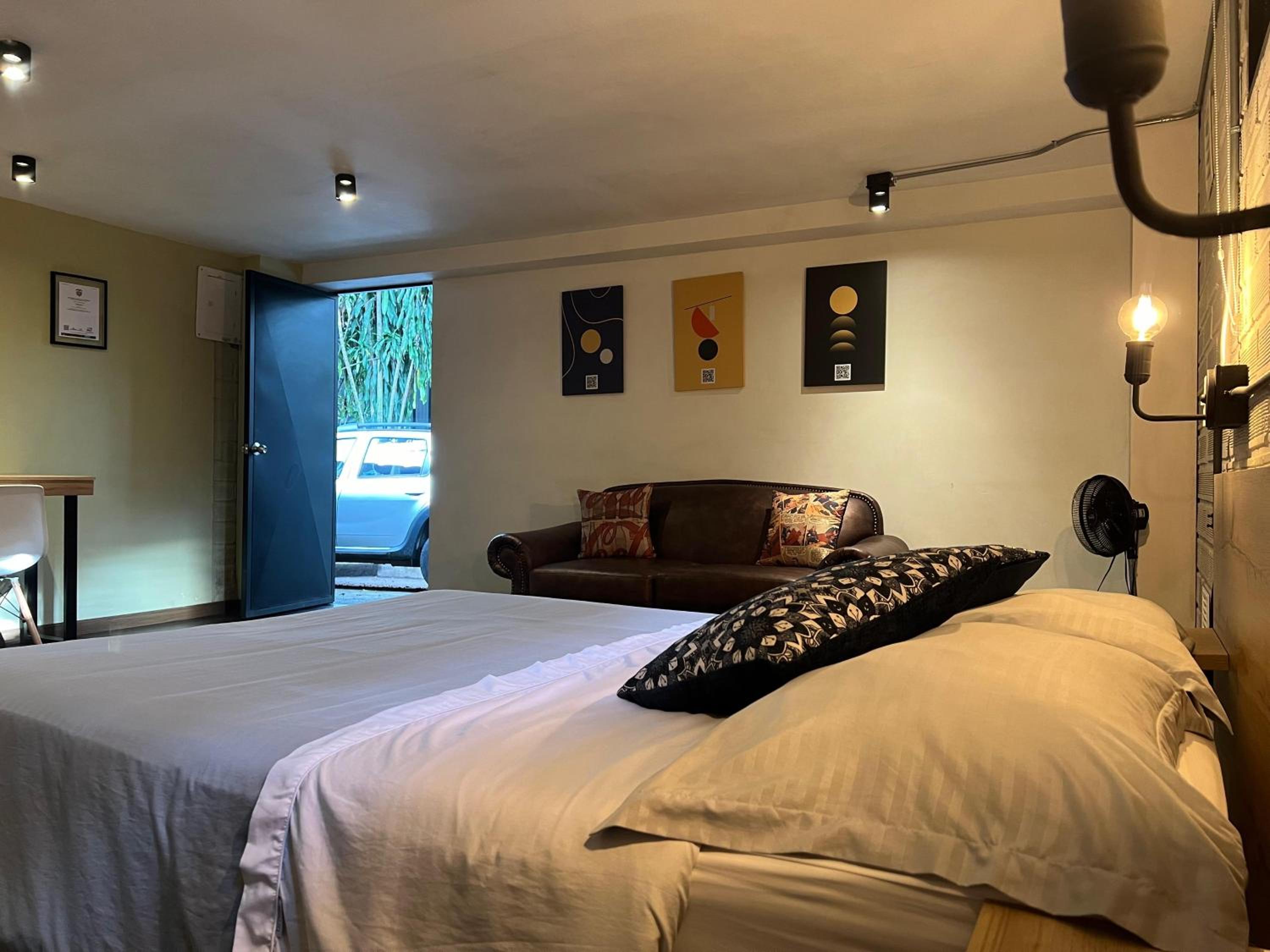 FRN101 Cozy loft located in a popular in Poblado By Roots Rentals
