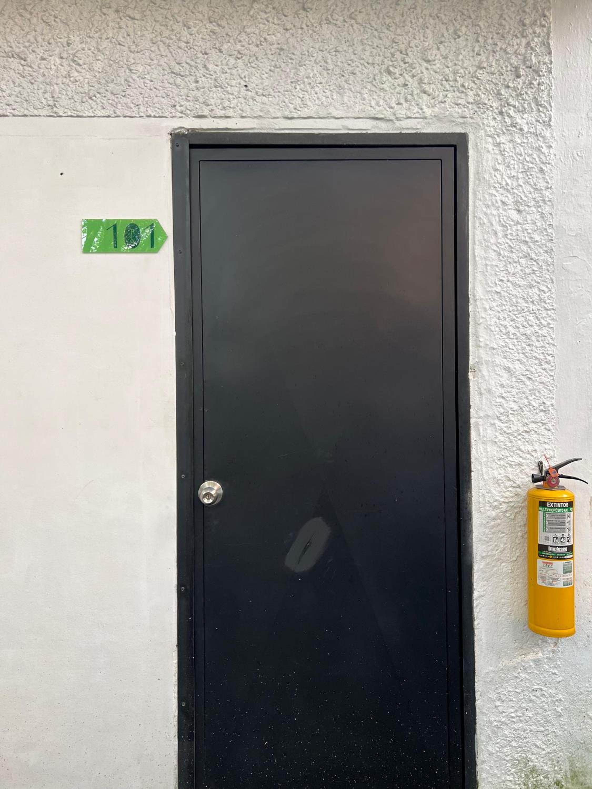 FRN101 Cozy loft located in a popular in Poblado By Roots Rentals