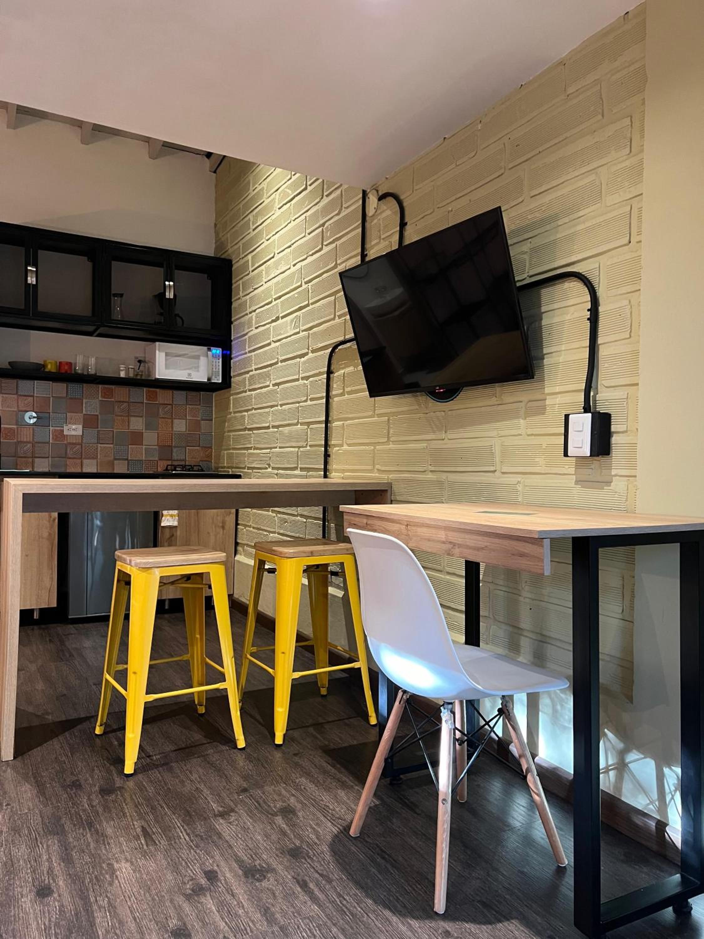 FRN101 Cozy loft located in a popular in Poblado By Roots Rentals