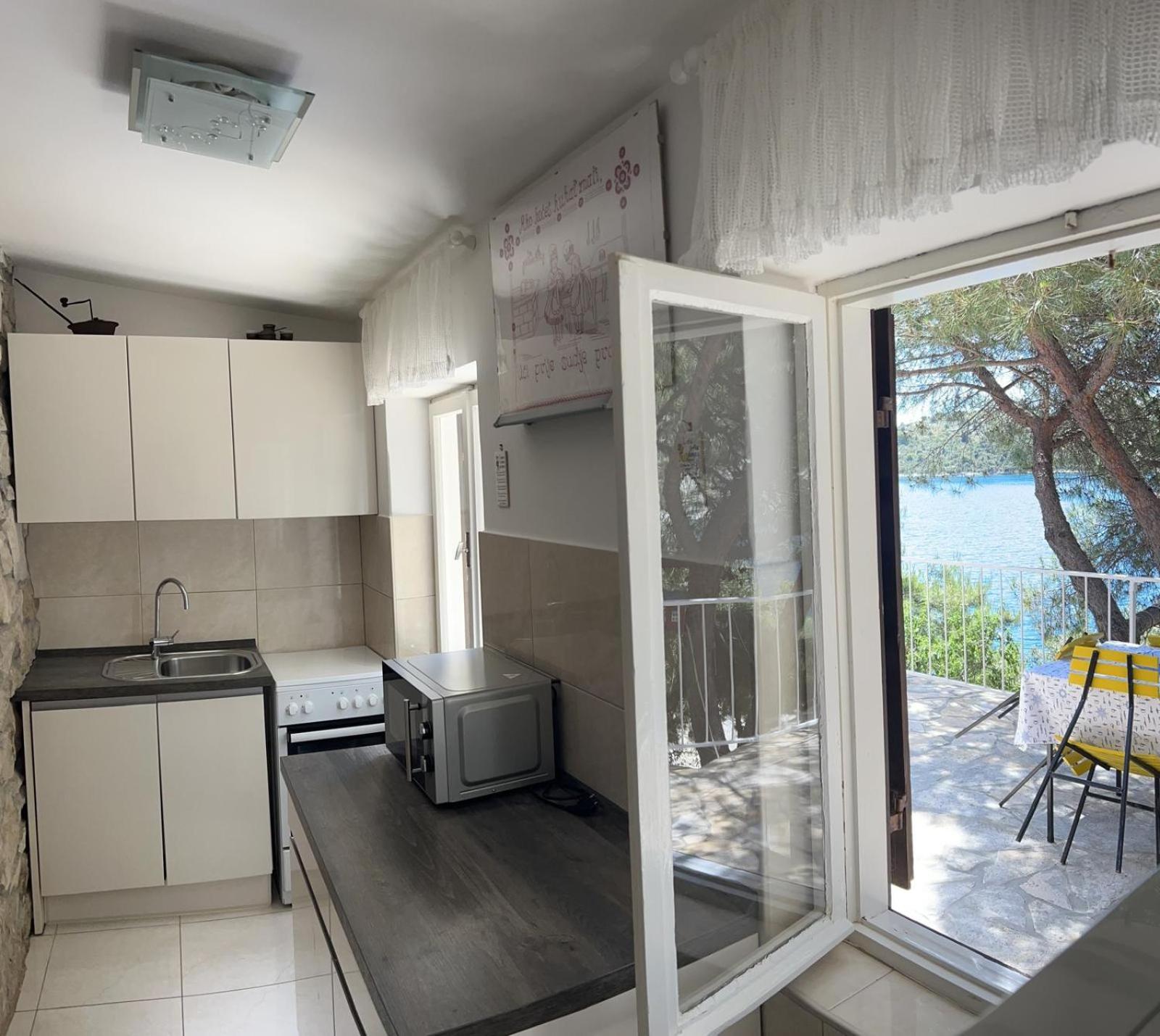 Seaview Shadow House