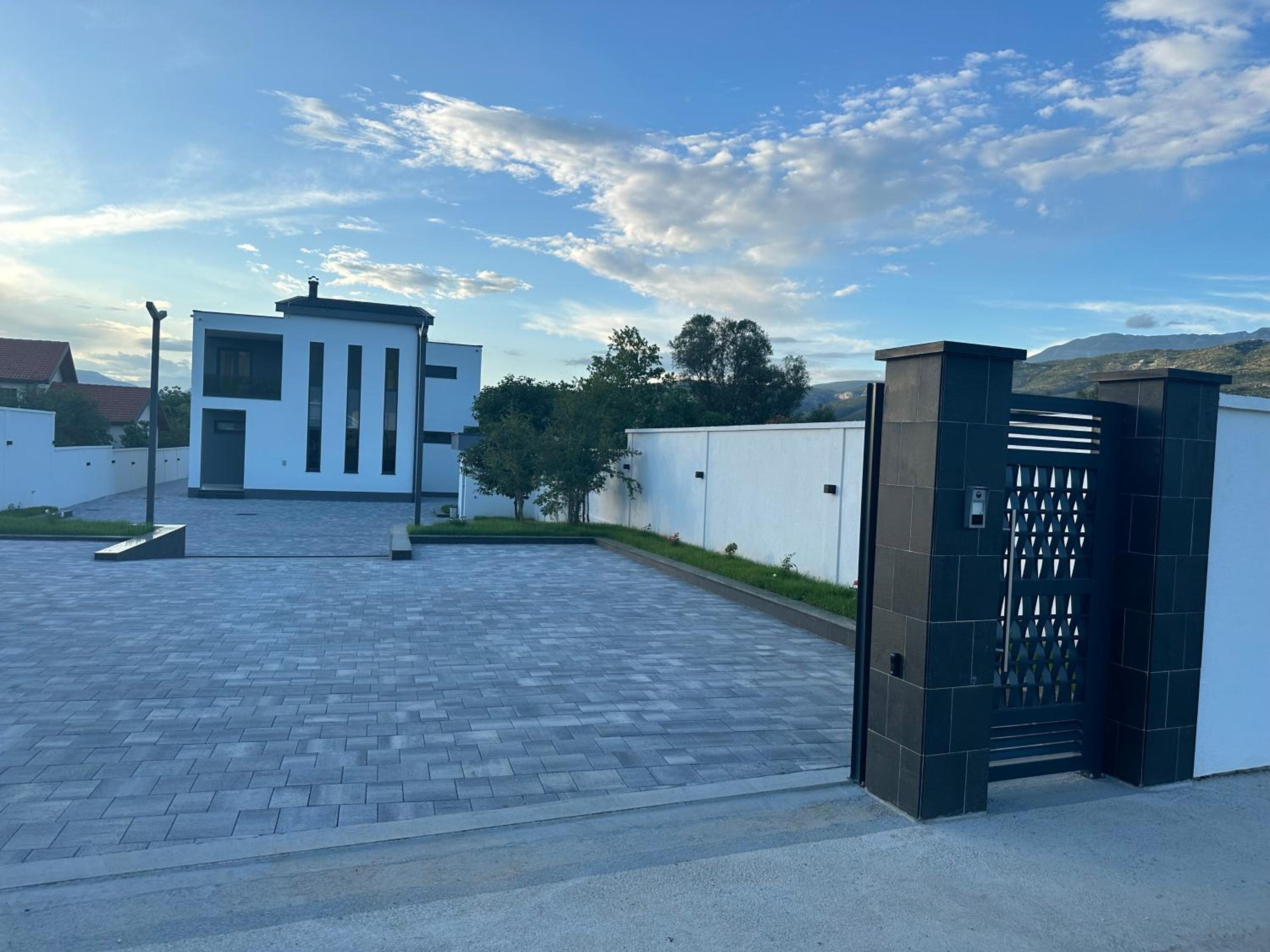 Villa H