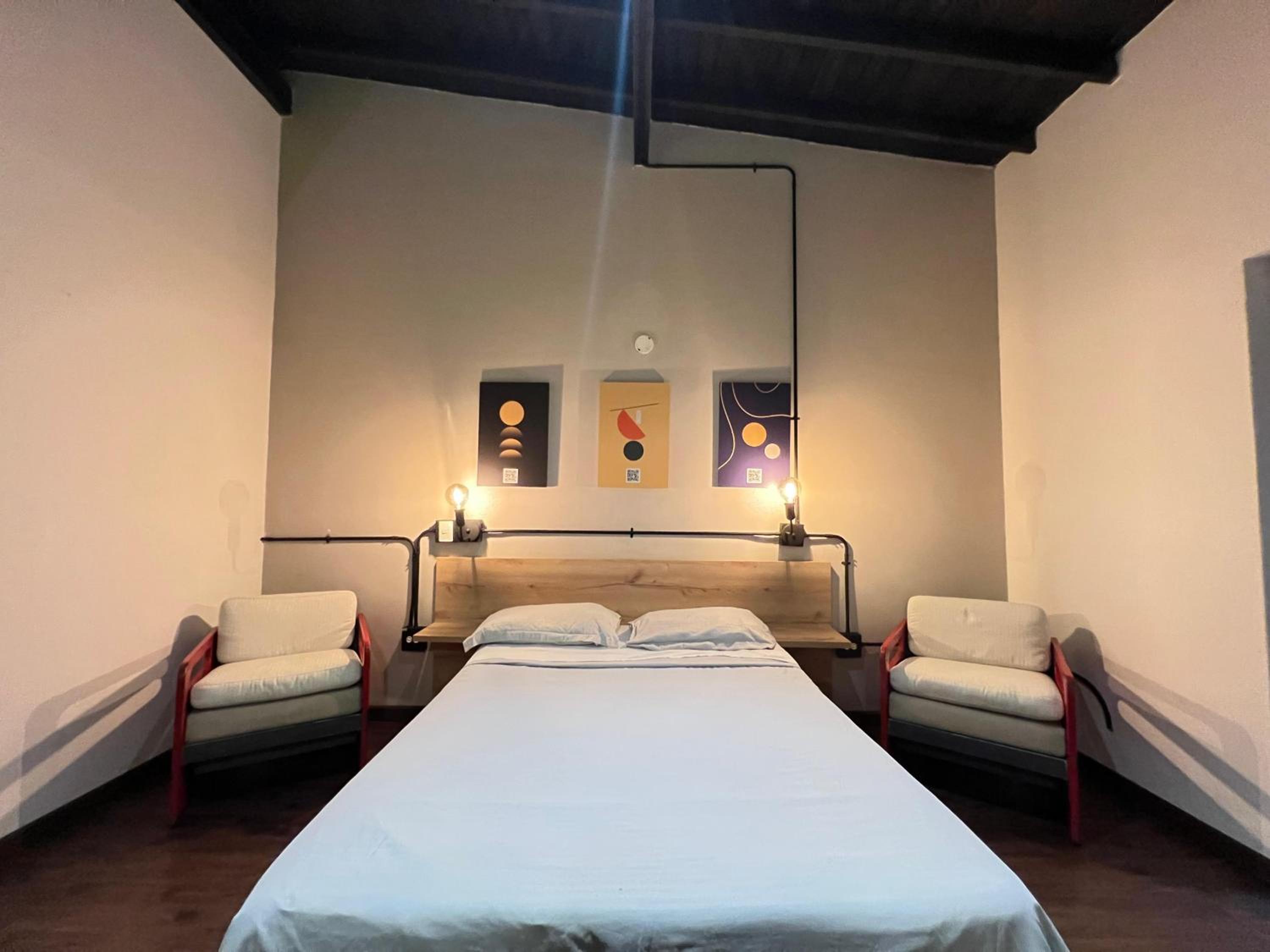 Loft equipado en Poblado cerca de Envigado FRN107 By Roots Rentals