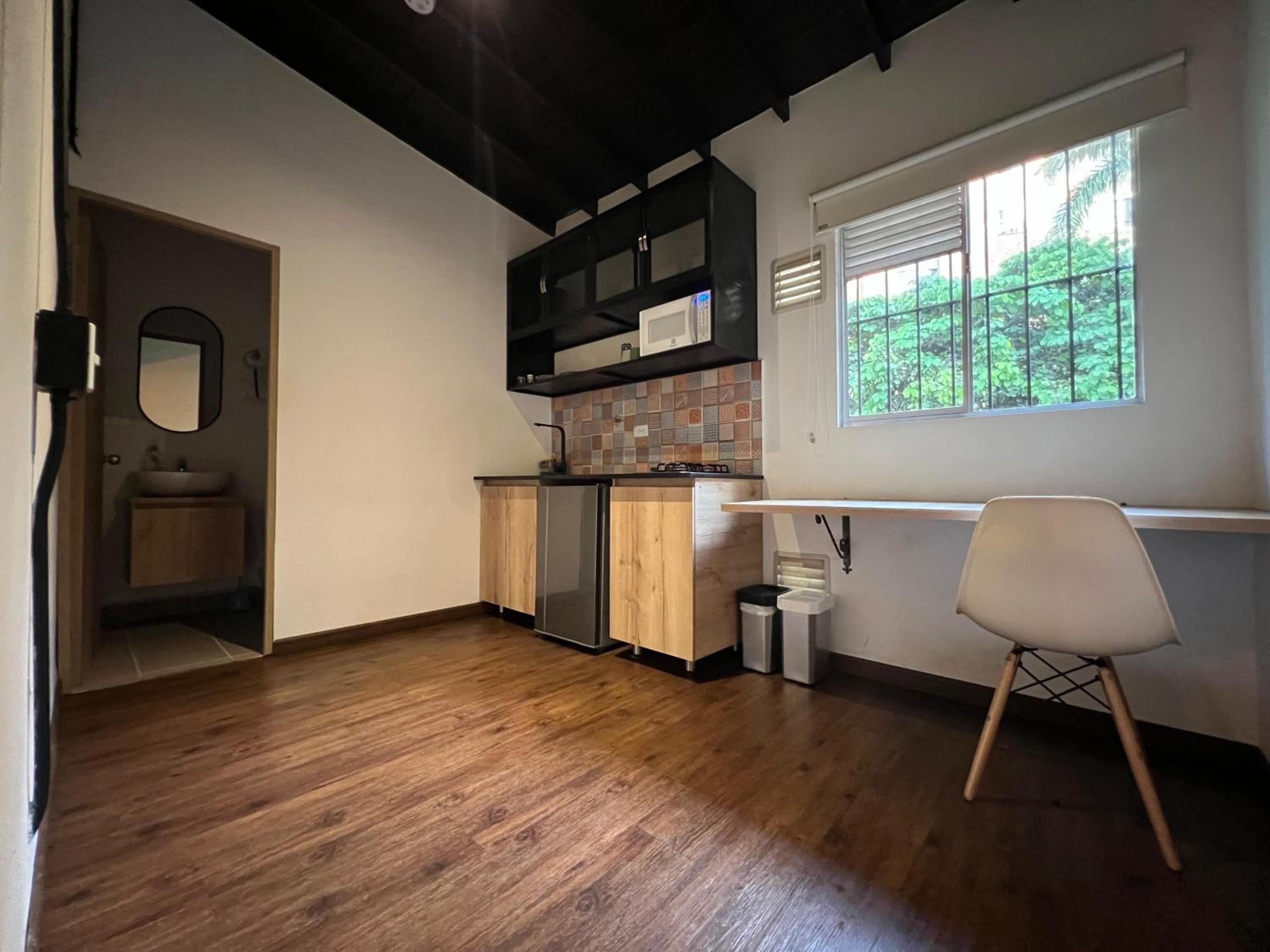 Loft equipado en Poblado cerca de Envigado FRN107 By Roots Rentals