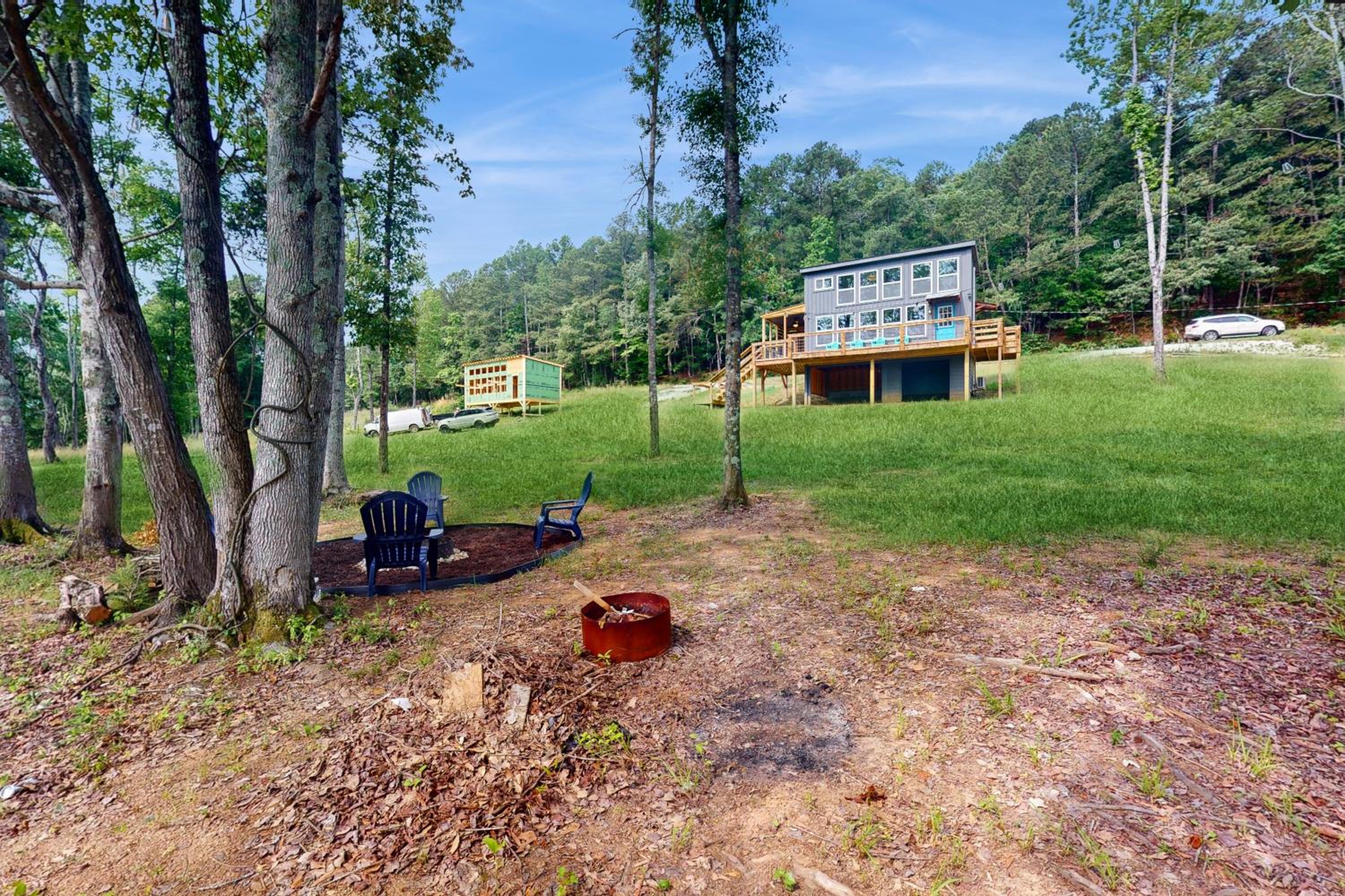 Family Fun! Riverside Home with Fire Pit