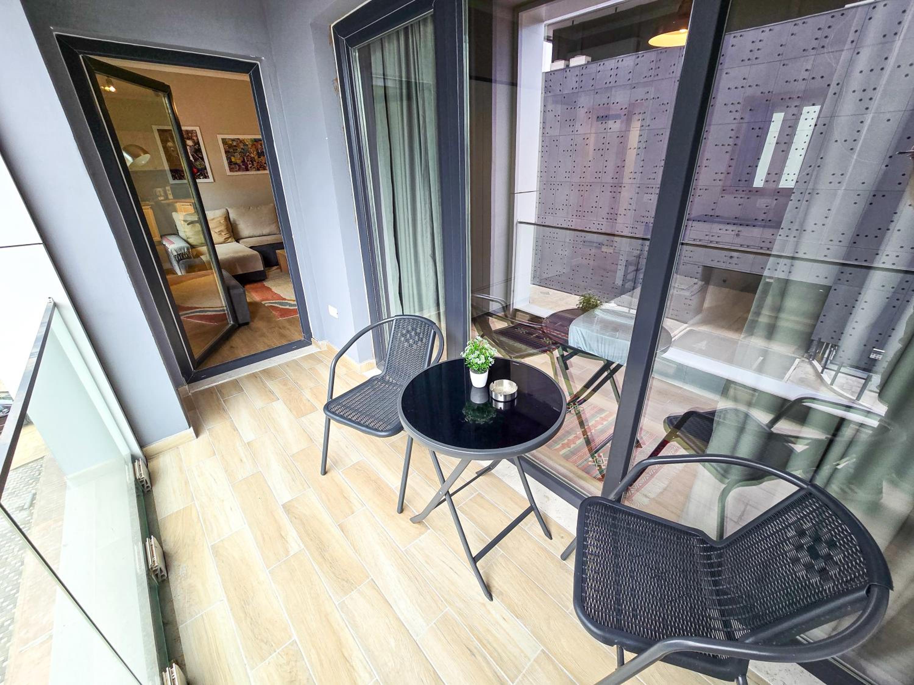 Emerald Luxury 1BD Apartment