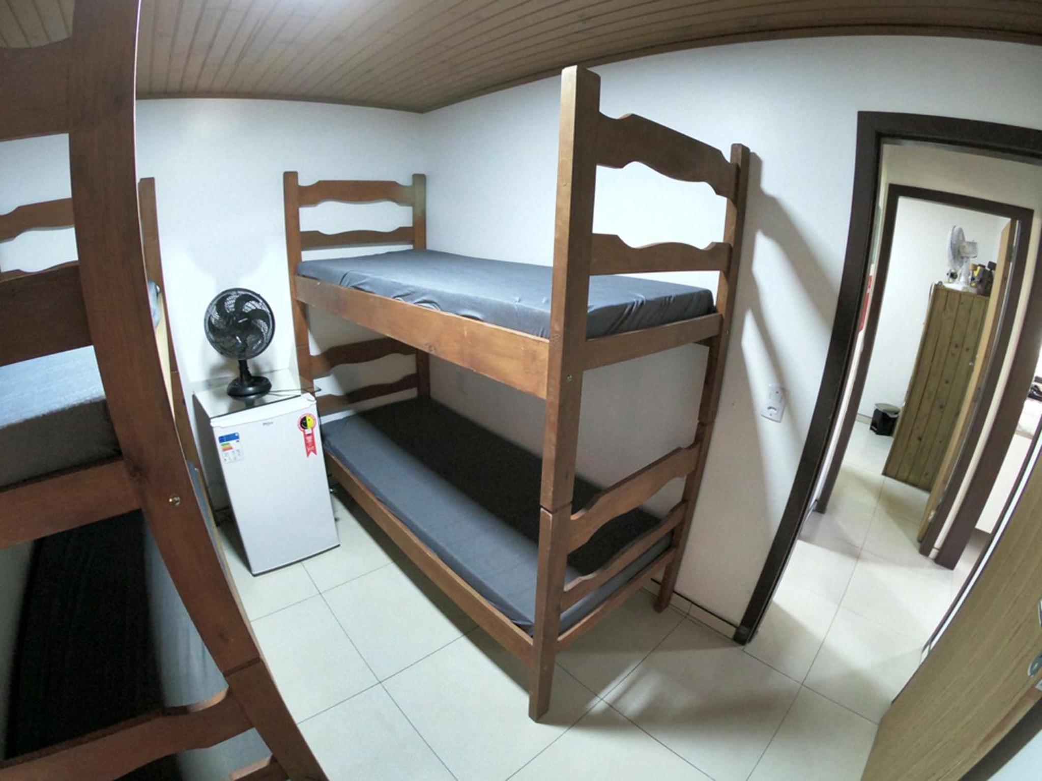 Casa privativa com piscina na Praia da Ferrugem duas quadras mar REF 100