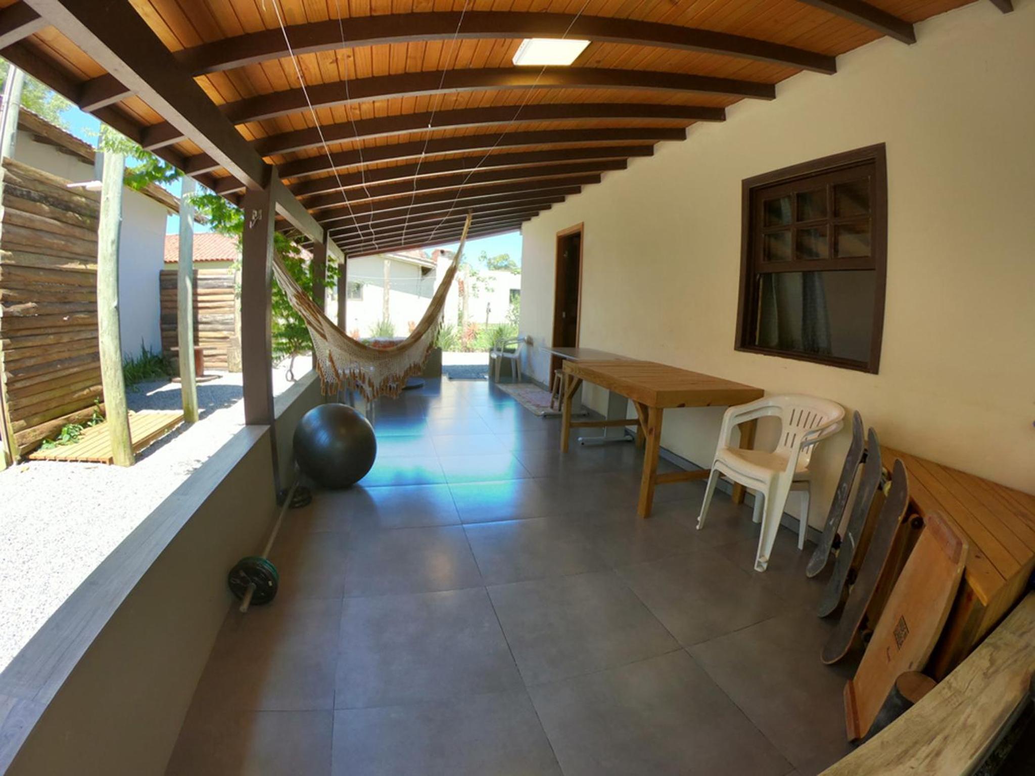 Casa privativa com piscina na Praia da Ferrugem duas quadras mar REF 100