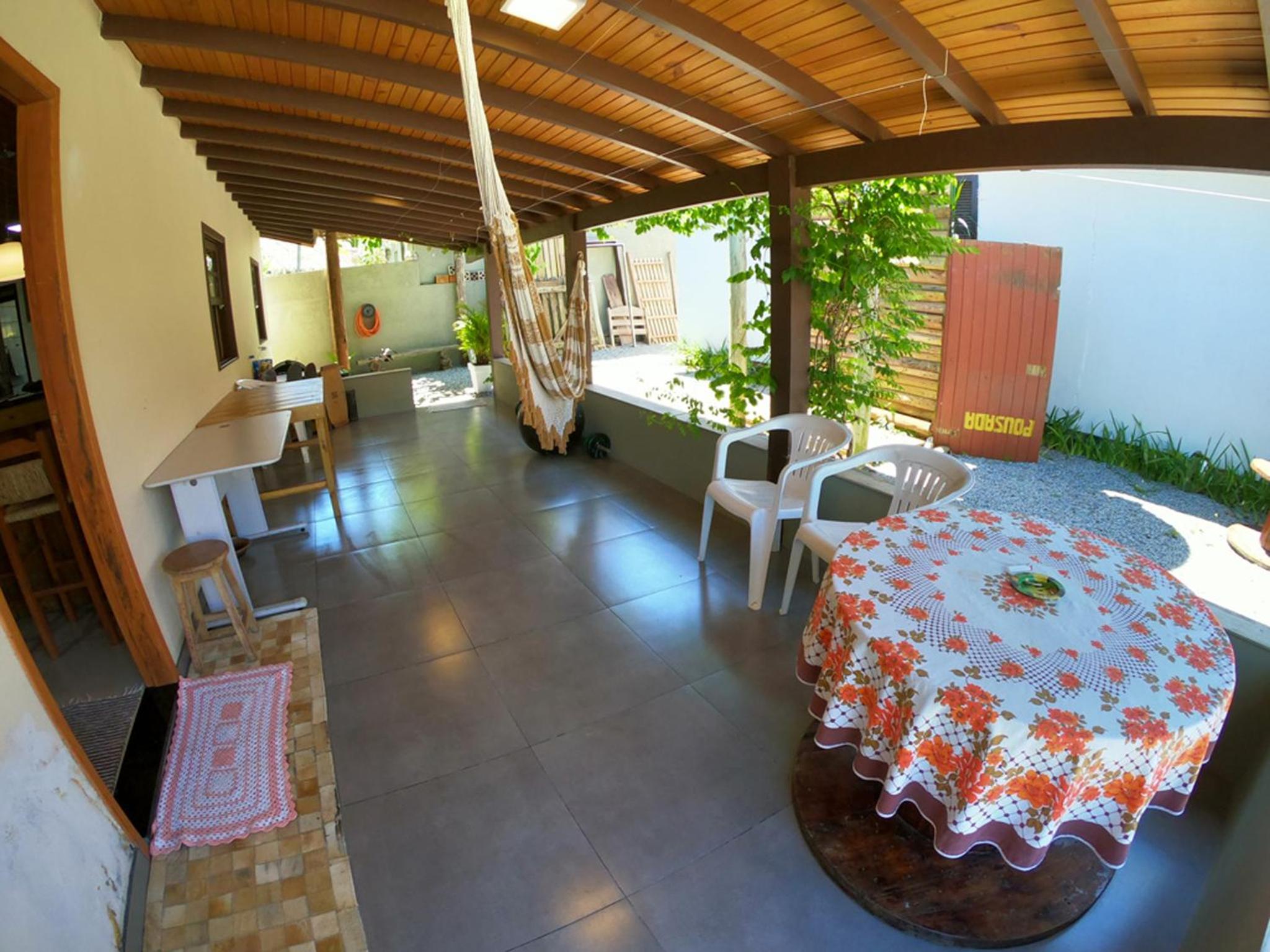 Casa privativa com piscina na Praia da Ferrugem duas quadras mar REF 100
