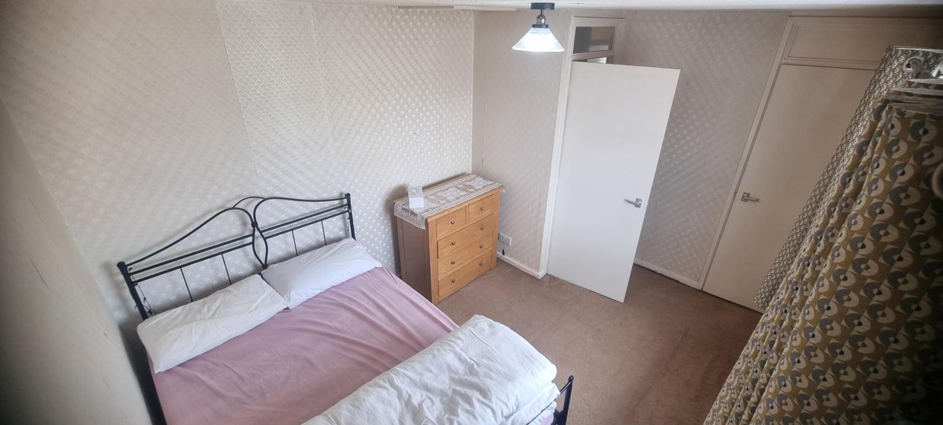 Private and Quiet Room in Harlow near Stansted Airport view 4