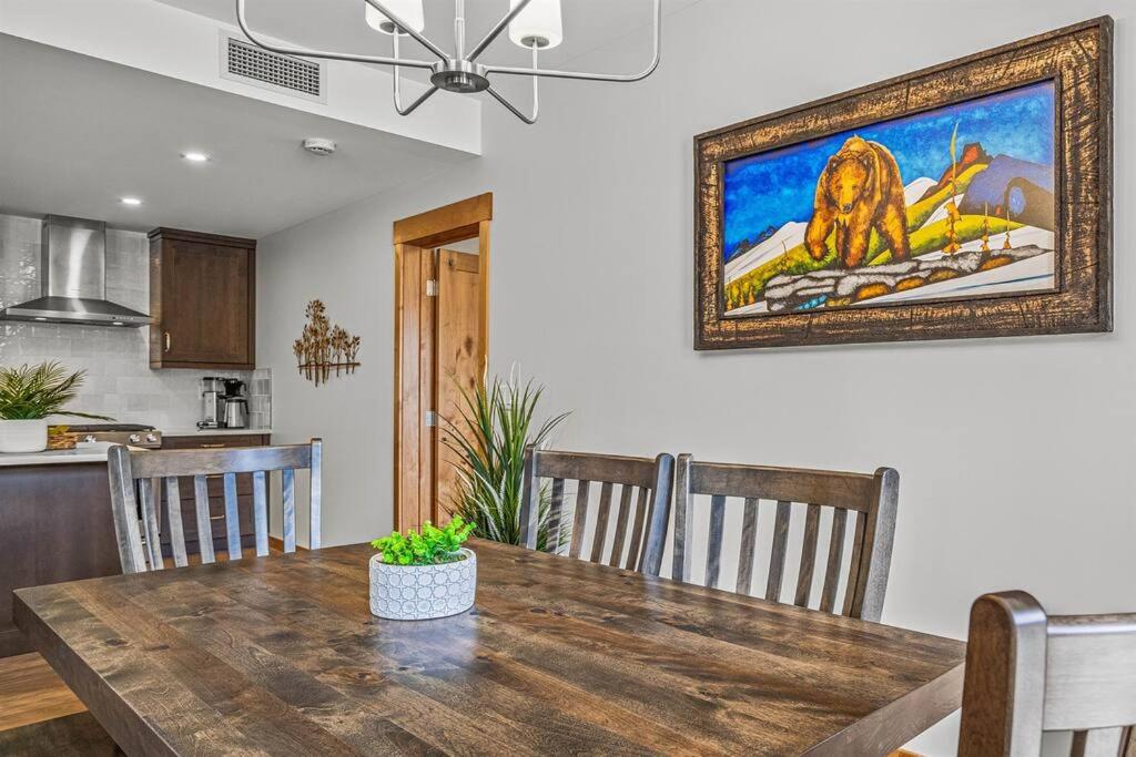 Luxury Mountain Haven Views Hot Tub Central Bridgette Bar Main St