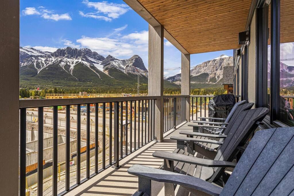 Luxury Mountain Haven Views Hot Tub Central Bridgette Bar Main St