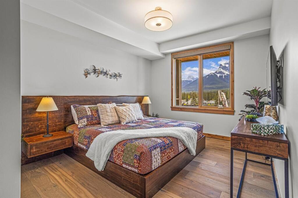 Luxury Mountain Haven Views Hot Tub Central Bridgette Bar Main St